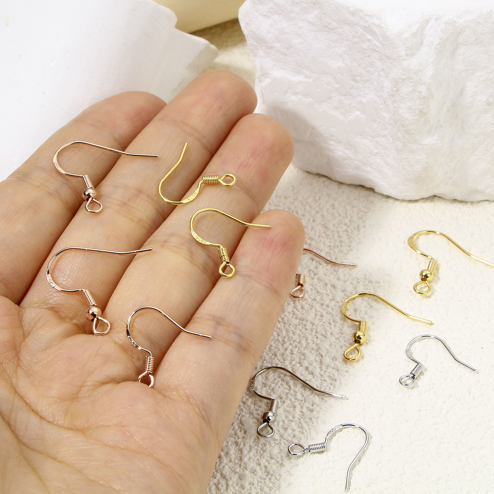 Image de 20 Pcs Boucles d'Oreilles Crochets Accessories pour DIY Fabrication de Bijoux Placage Sous Vide Écologique en Laiton Simple Plaqué Or Véritable