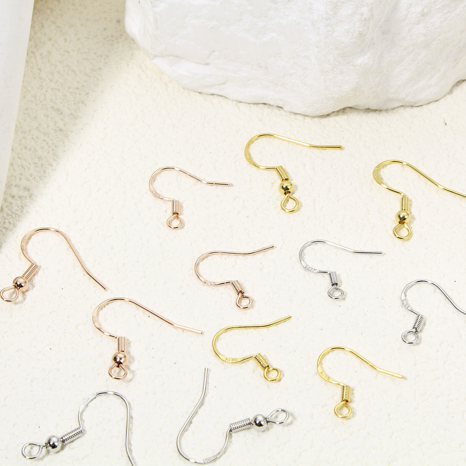 Image de 20 Pcs Boucles d'Oreilles Crochets Accessories pour DIY Fabrication de Bijoux Placage Sous Vide Écologique en Laiton Simple Plaqué Or Véritable