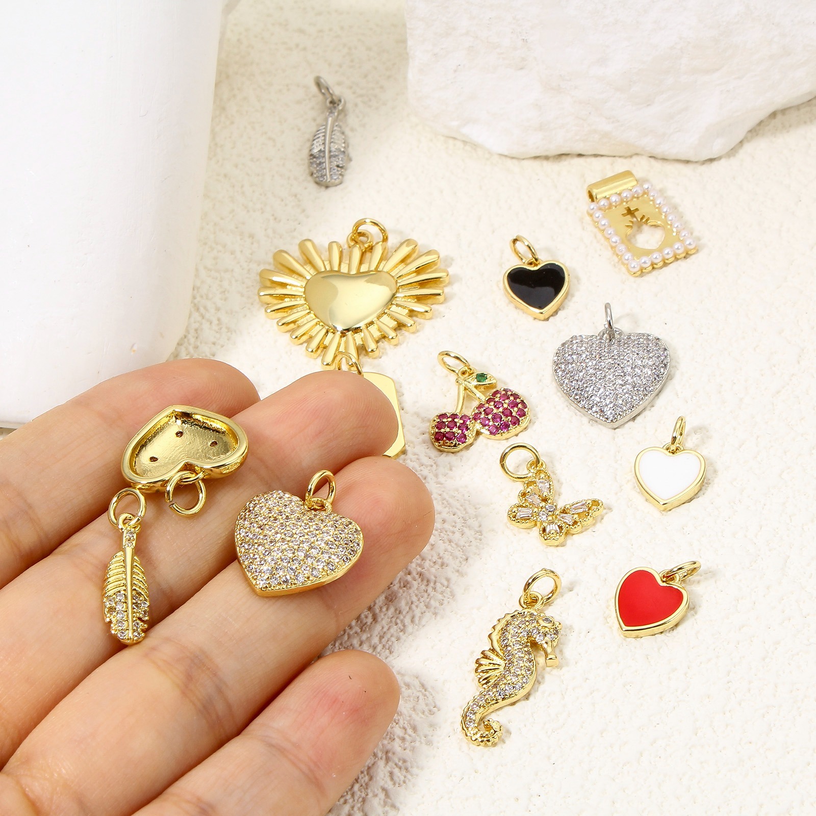 Imagen de 1 Unidad Respetuoso del Medio Ambiente Latón día de San Valentín Colgantes Charms Corazón Oro Real Chapado Mariposa