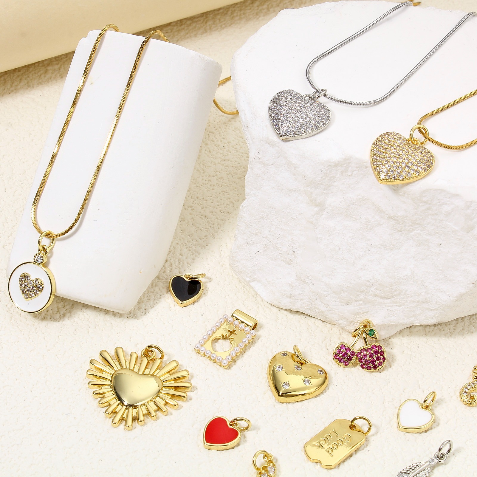 Imagen de 1 Unidad Respetuoso del Medio Ambiente Latón día de San Valentín Colgantes Charms Corazón Oro Real Chapado Mariposa