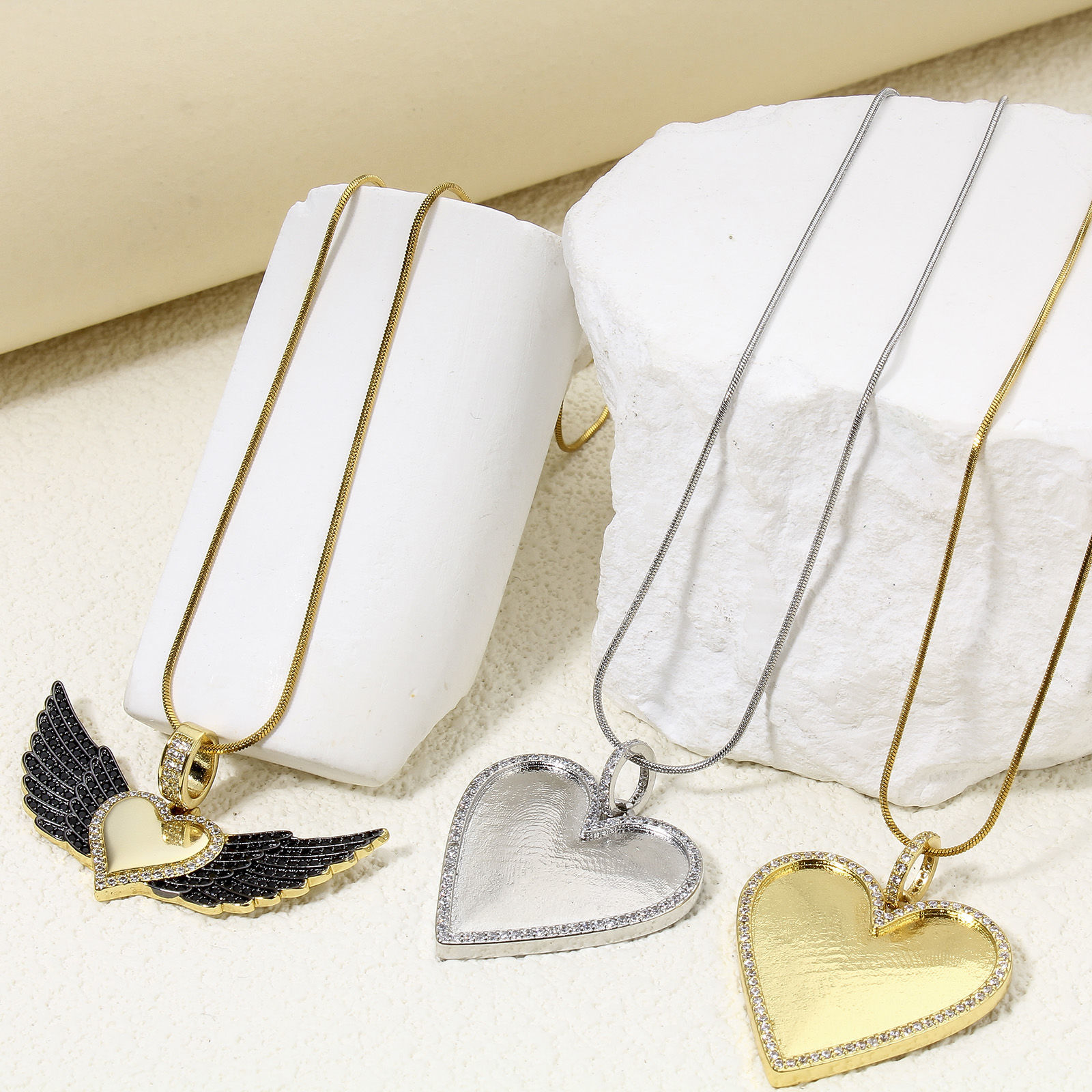 Imagen de 1 Unidad Respetuoso del Medio Ambiente Latón día de San Valentín Colgantes Multicolor Corazón Micro Pave Claro Circón Artificial