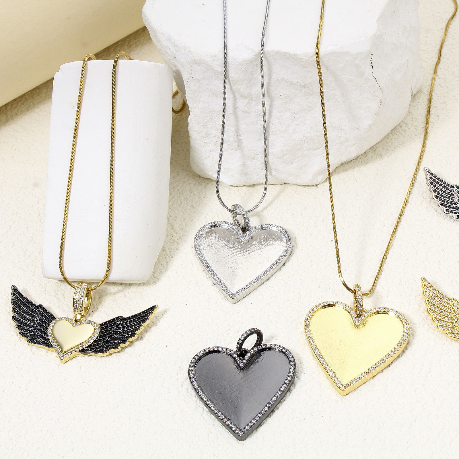 Imagen de 1 Unidad Respetuoso del Medio Ambiente Latón día de San Valentín Colgantes Multicolor Corazón Micro Pave Claro Circón Artificial