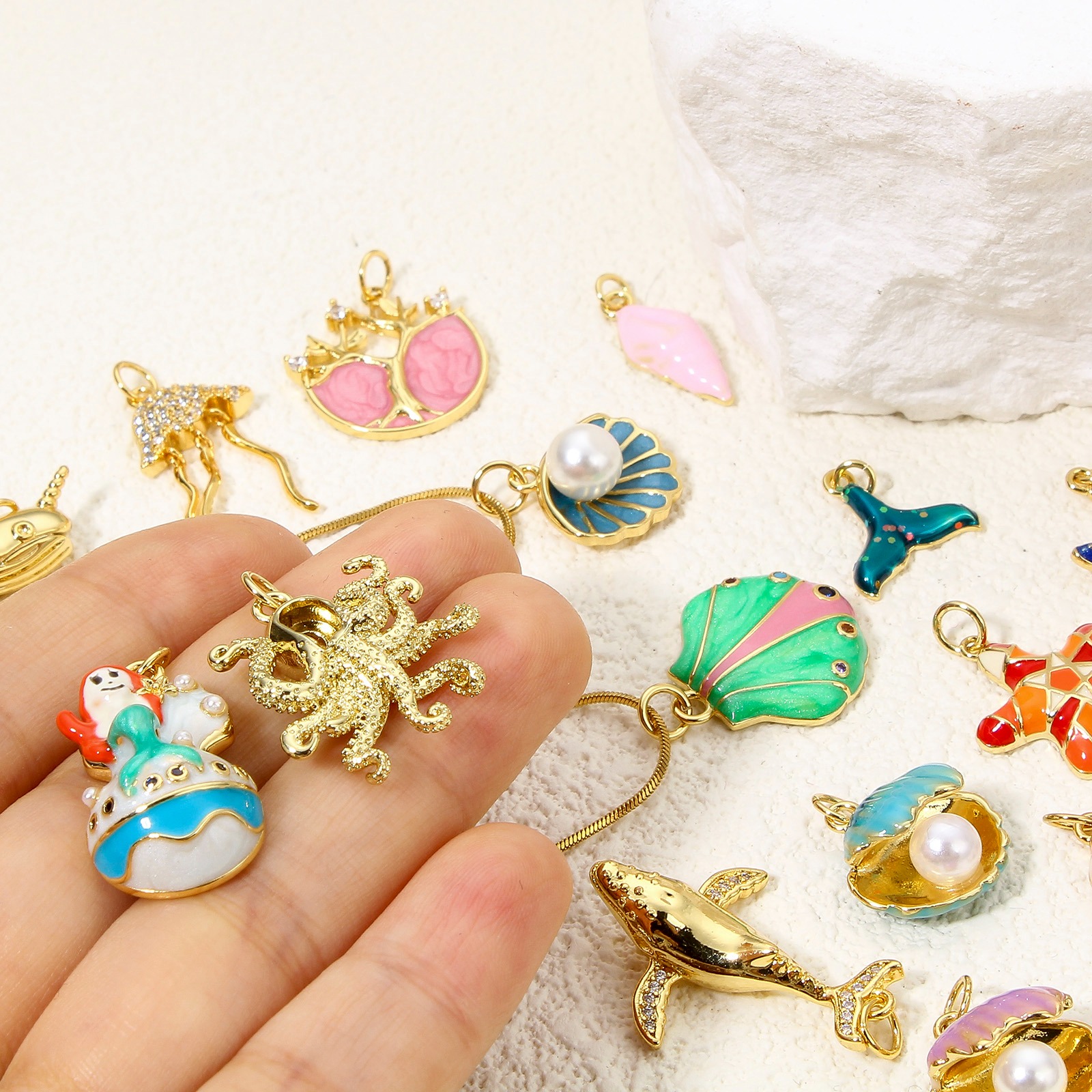 Image de 1 Pièce Breloques Bijoux d'Océan en Laiton Respectueux de la Nature Plaqué Or Véritable 18K Multicolore Émail