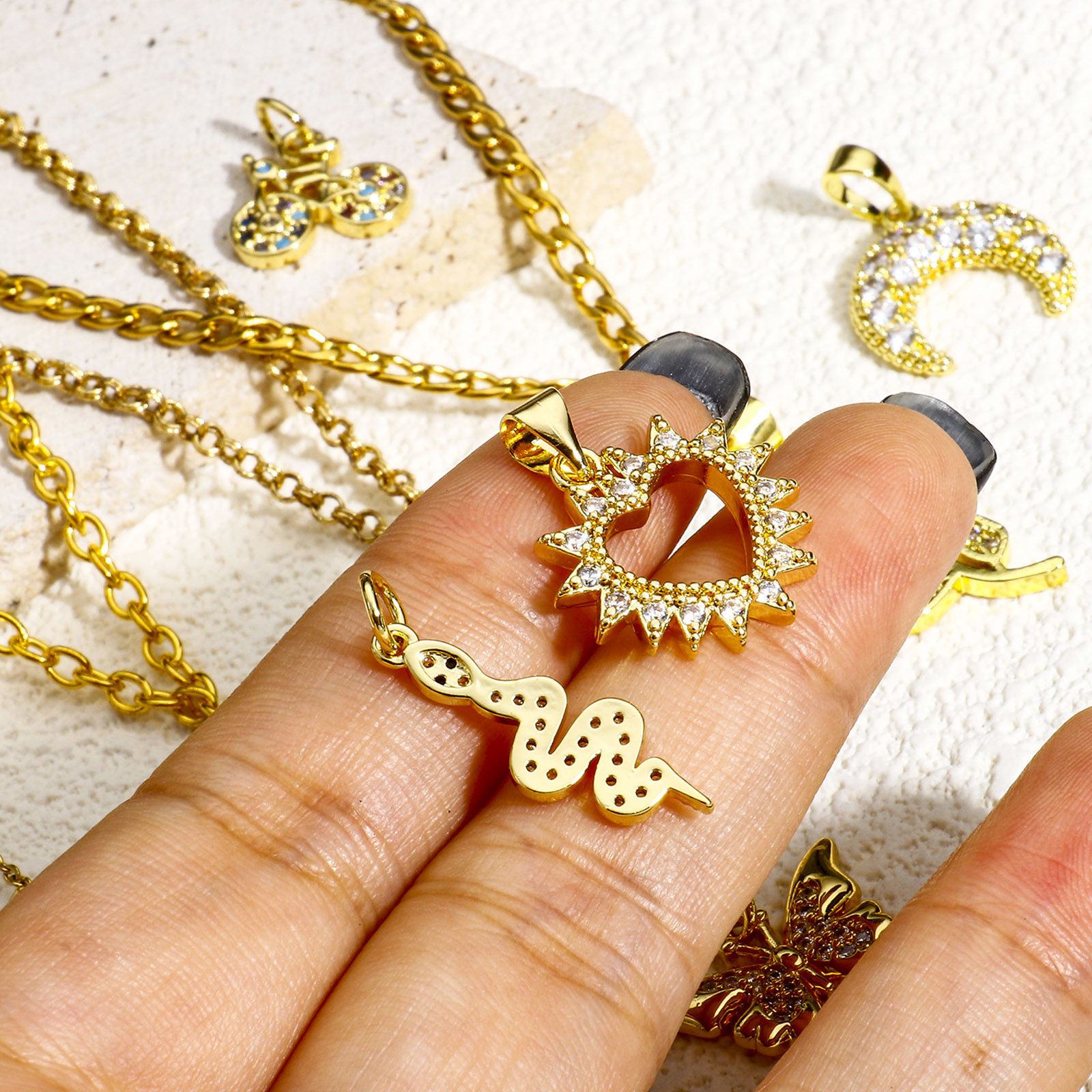 Bild von 2 Stück Messing Charms Echtgold plattiert Tier Sonne Micro Pave Klar Kubischer Zirkon