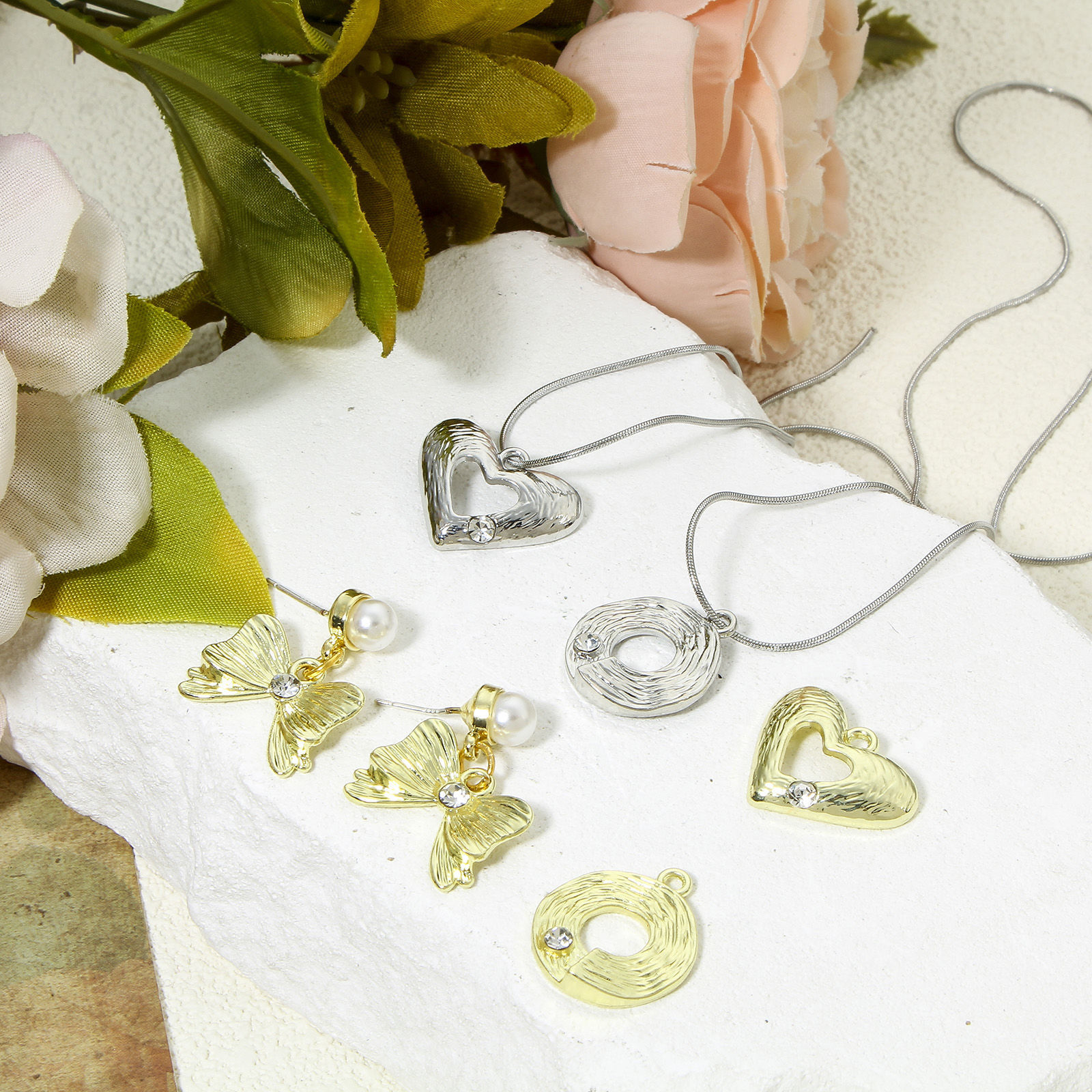 Picture of Zinc Based Alloy Charms Multicolor Texture