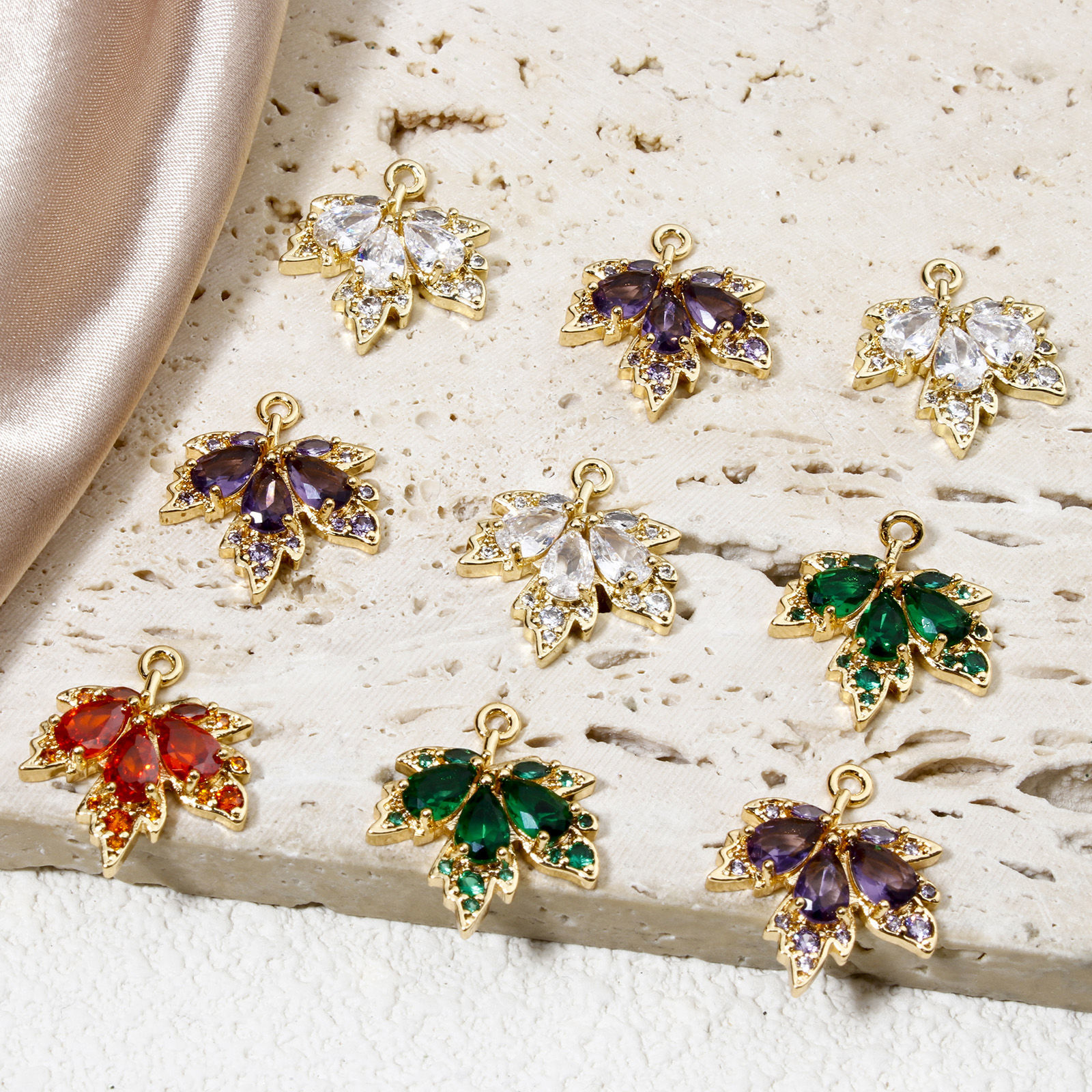 Image de 2 Pcs Breloques en Laiton & Verre Doré Multicolore Feuille d'érable Micro Pave à Strass Coloré 20mm x 17mm