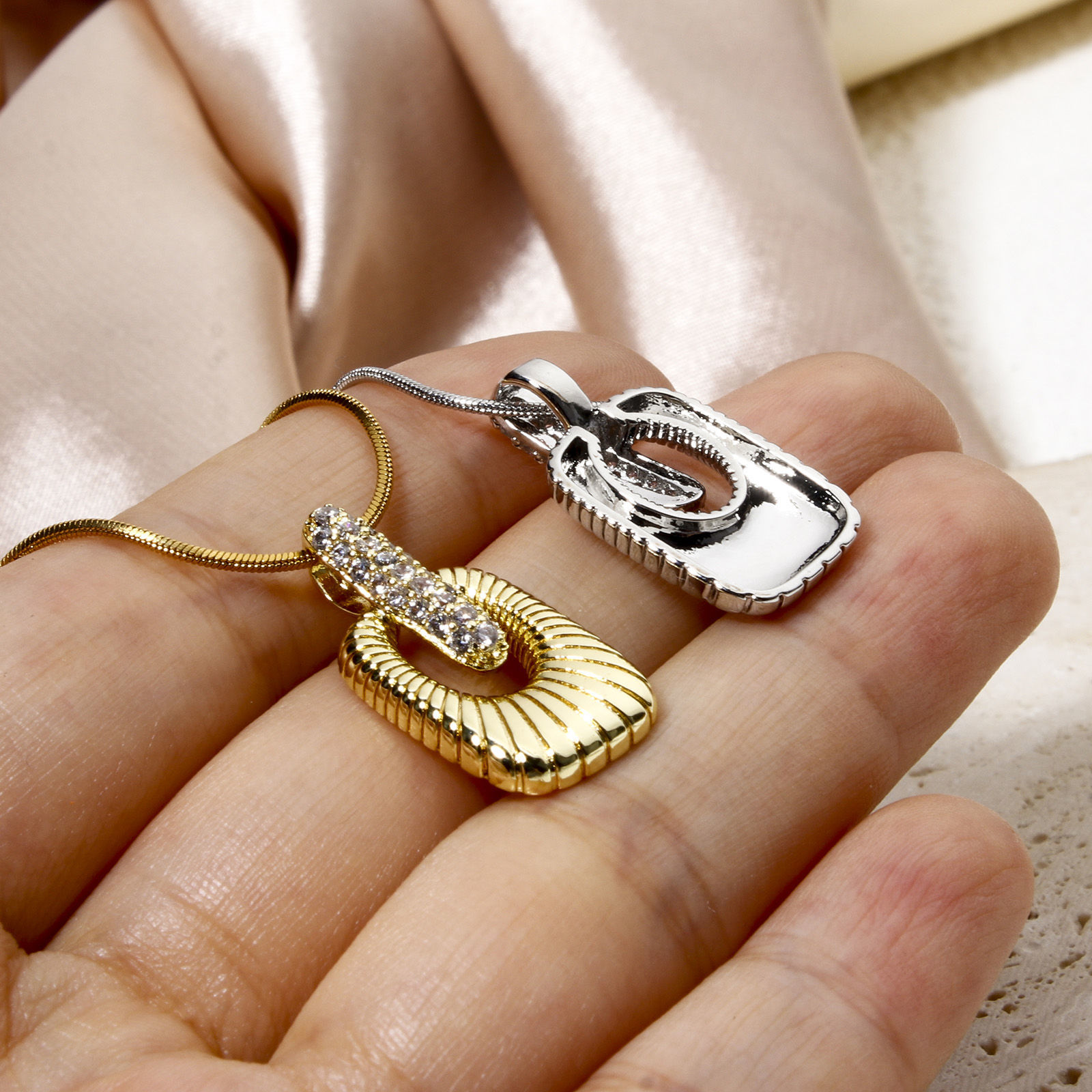 Изображение 1 ШТ Латунь Геометрический Подвески Прямоугольник Разноцветный С Полосами ажурная резьба Прозрачный Искусственный Циркон 24мм x 13мм