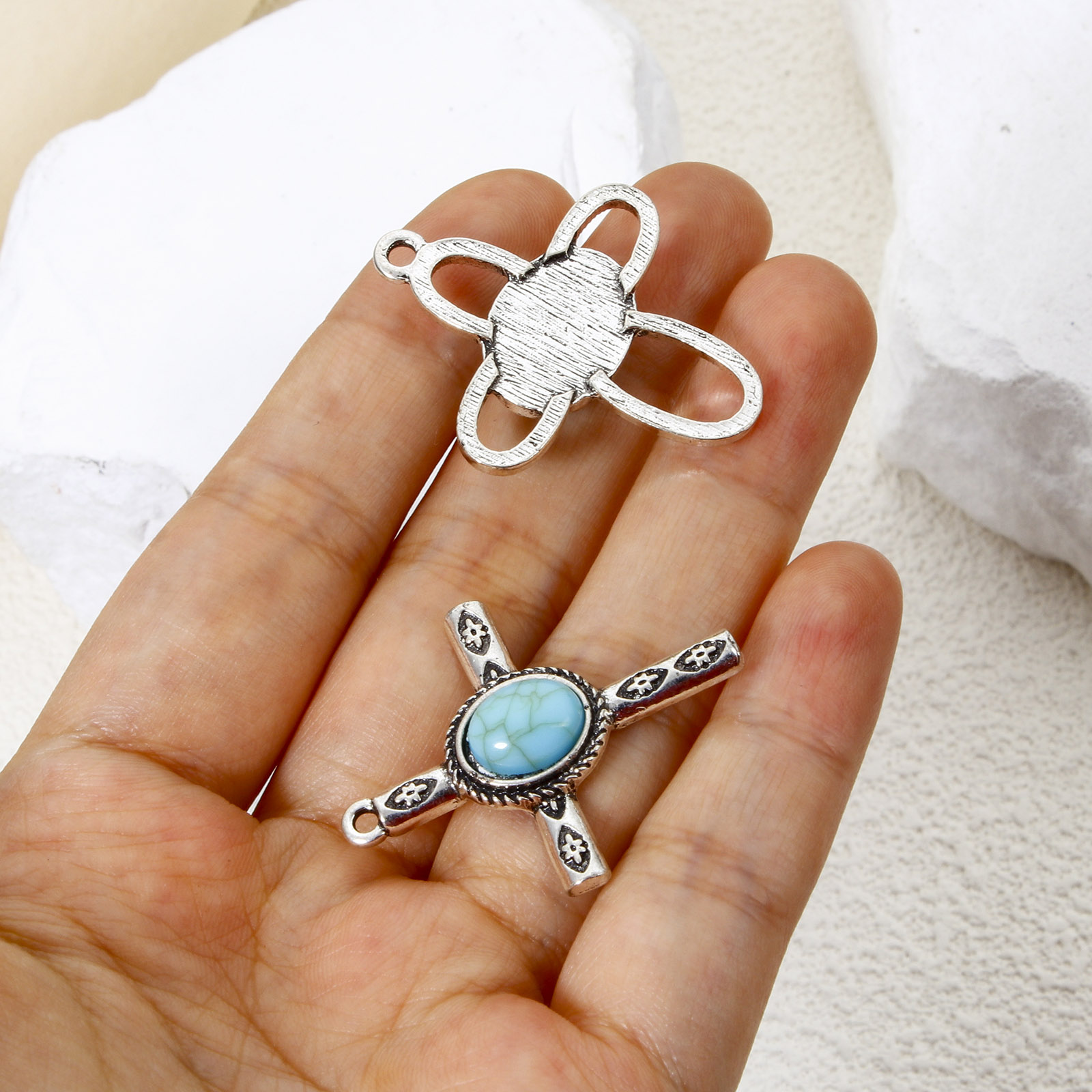 Imagen de 5 Unidades Zamak Bohemia Colgantes Plata Antigua Cruz Con Resina Cabochons Imitación Turquesa