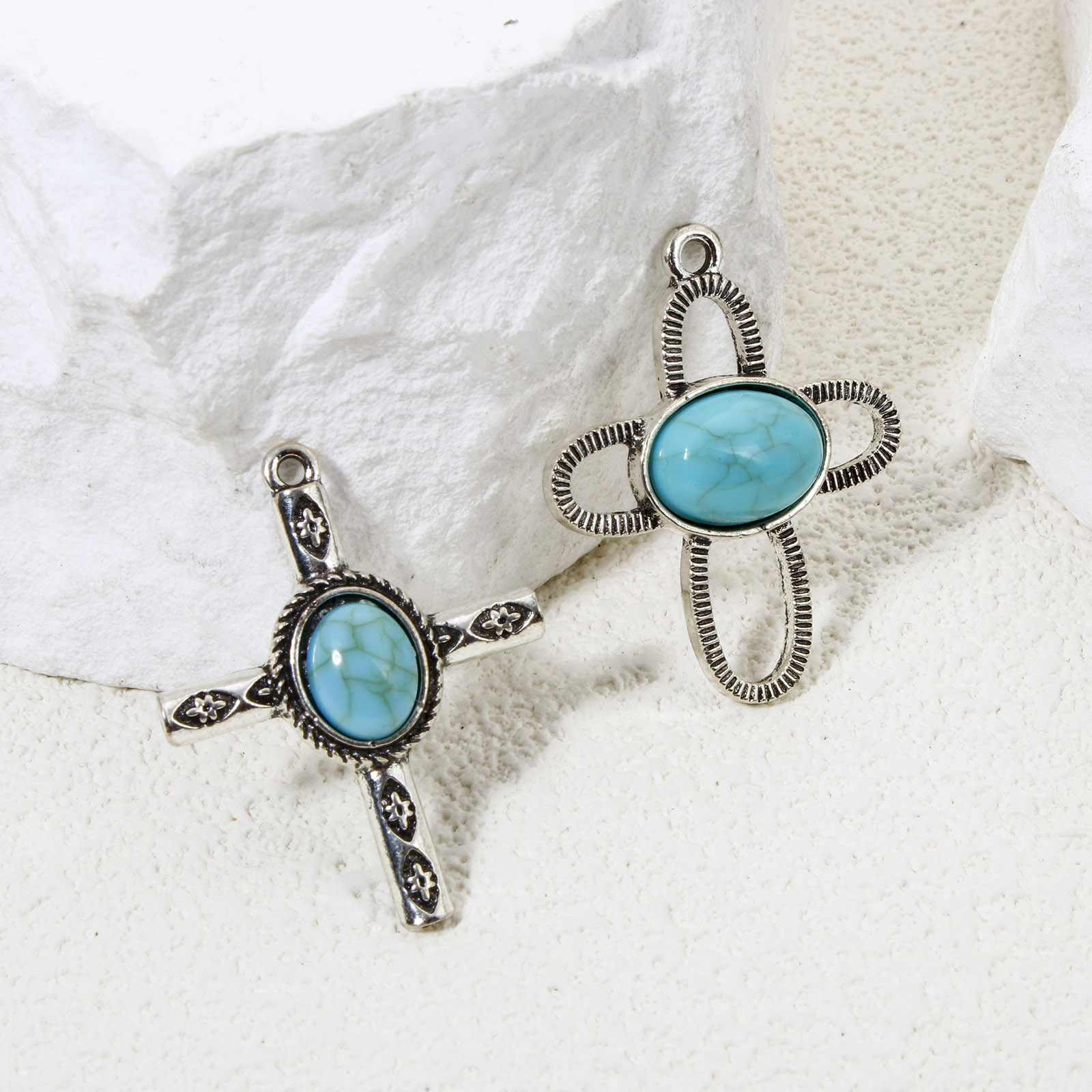 Imagen de 5 Unidades Zamak Bohemia Colgantes Plata Antigua Cruz Con Resina Cabochons Imitación Turquesa
