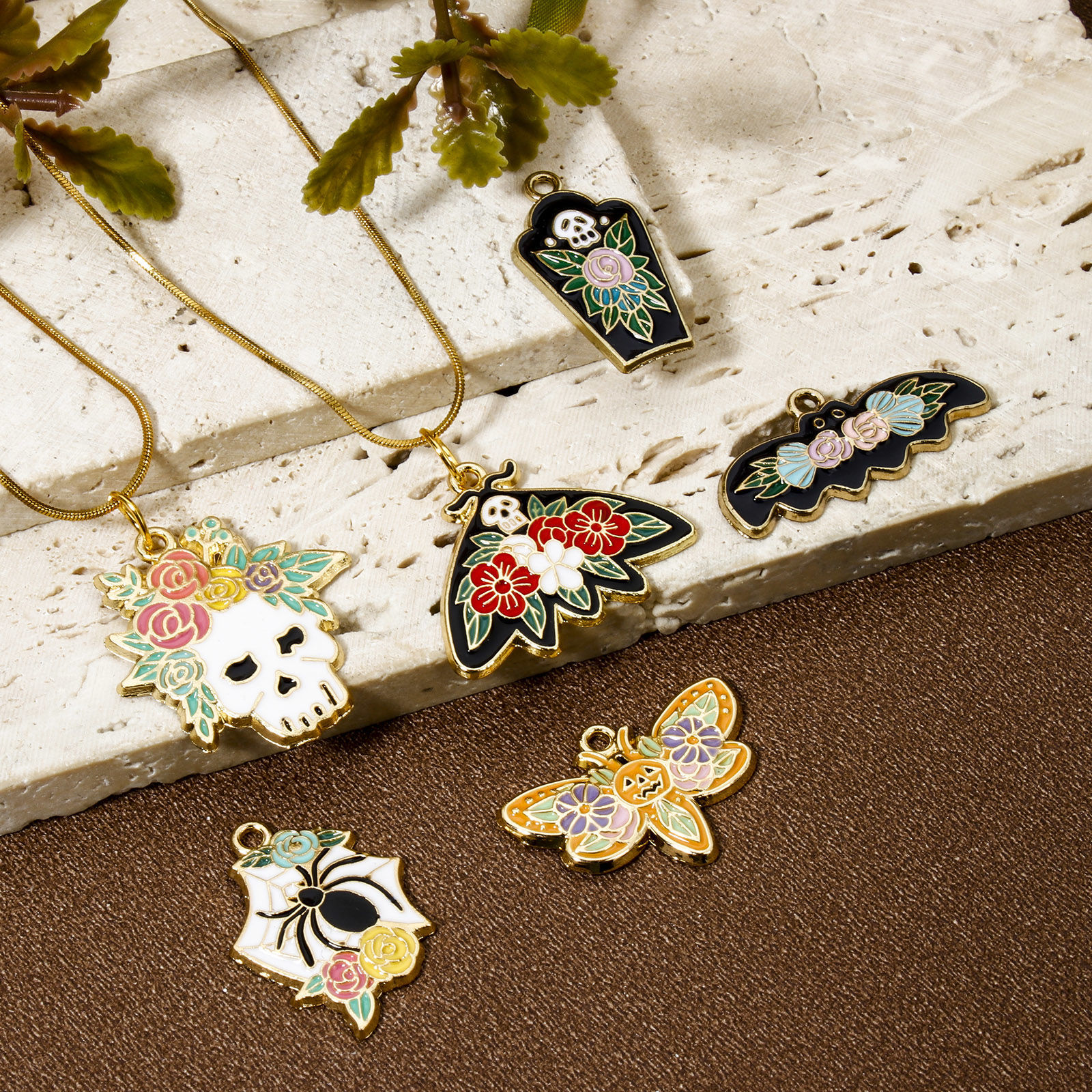 10 個 亜鉛合金 ハロウィン チャーム 金メッキ 多色 スケルトンスカル 花彫刻 エナメル の画像