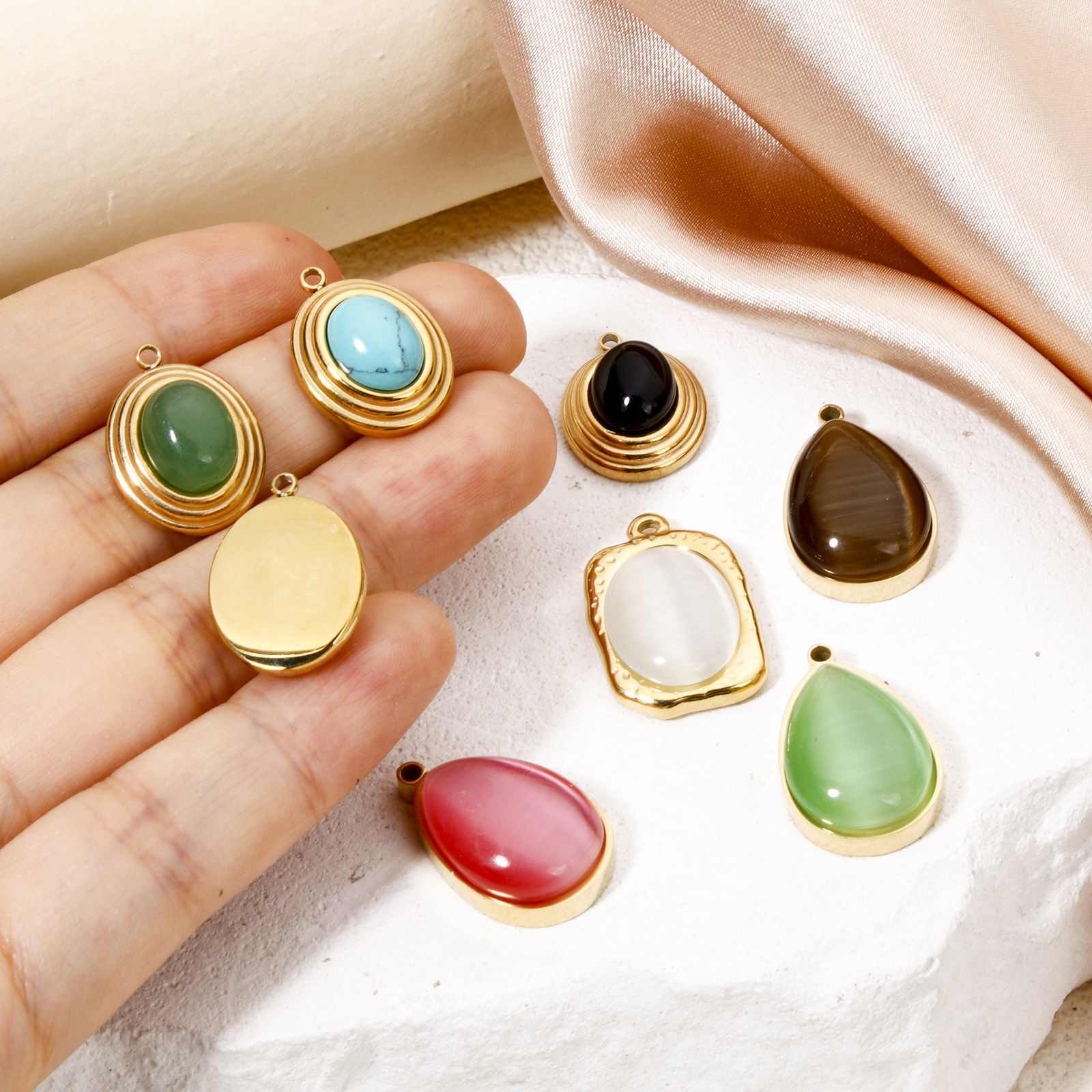 Bild von 1 Stück Umweltfreundliche Vakuumbeschichtung Edelstahl 304 & Katzenaugenglas Böhmischer Stil Charms Tropfen Vergoldet Bunt