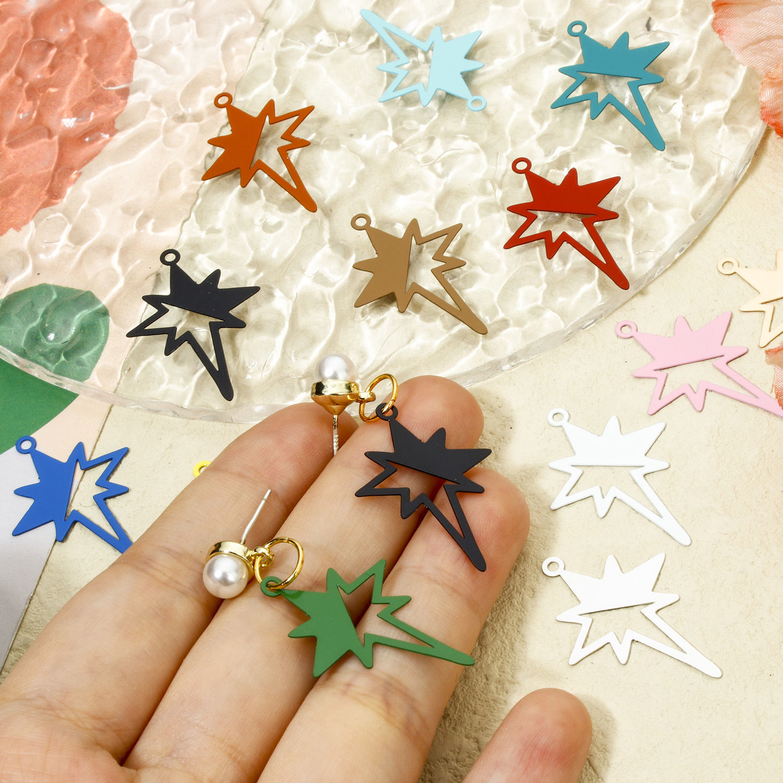 Imagen de 20 Unidades Hierro Filigrana Estampación Colgantes Multicolor Estrella Hueco 29mm x 21mm