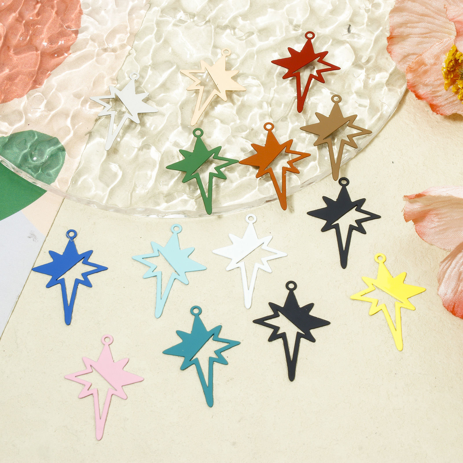 Imagen de 20 Unidades Hierro Filigrana Estampación Colgantes Multicolor Estrella Hueco 29mm x 21mm