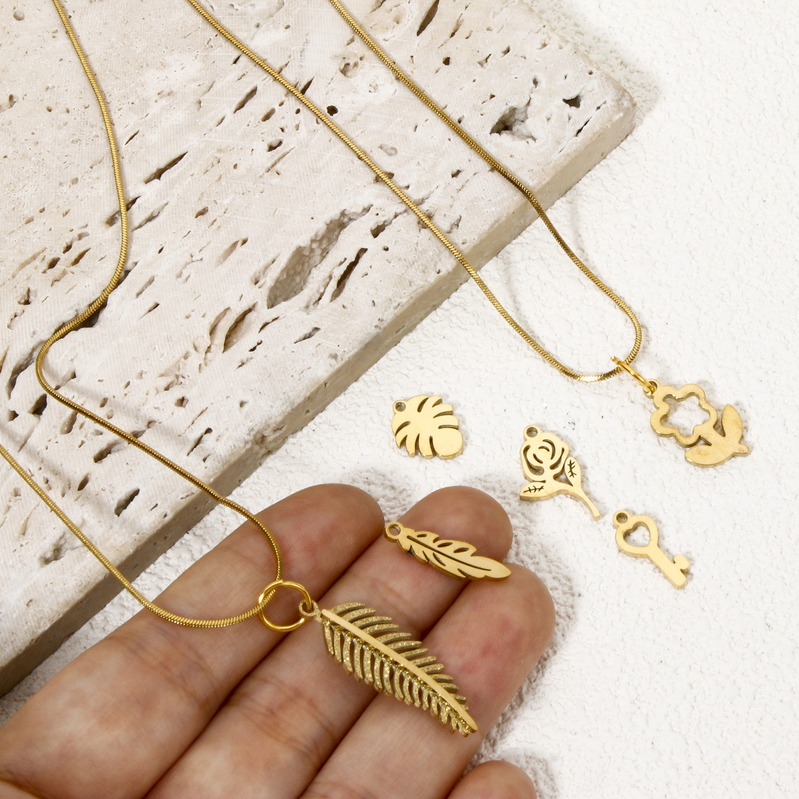 Picture of Vacuum Plating 304 Stainless Steel Charms 18K Gold Plated Flower Leaves