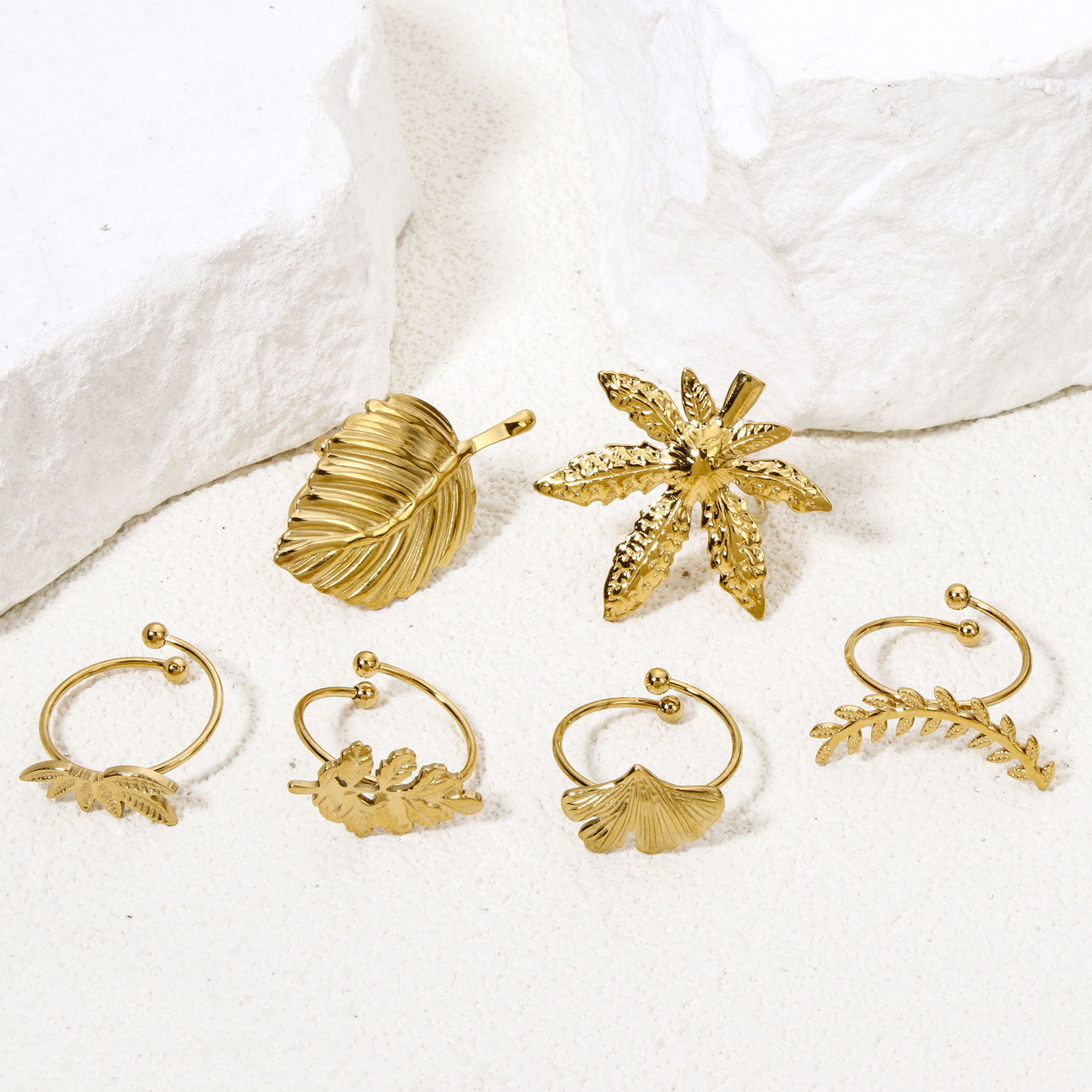 1 個 真空メッキ 304ステンレス鋼 オープンタイプ 調整可能 リング 指輪 18Kゴールドメッキ 17.7mm（日本サイズ約15号）、 の画像