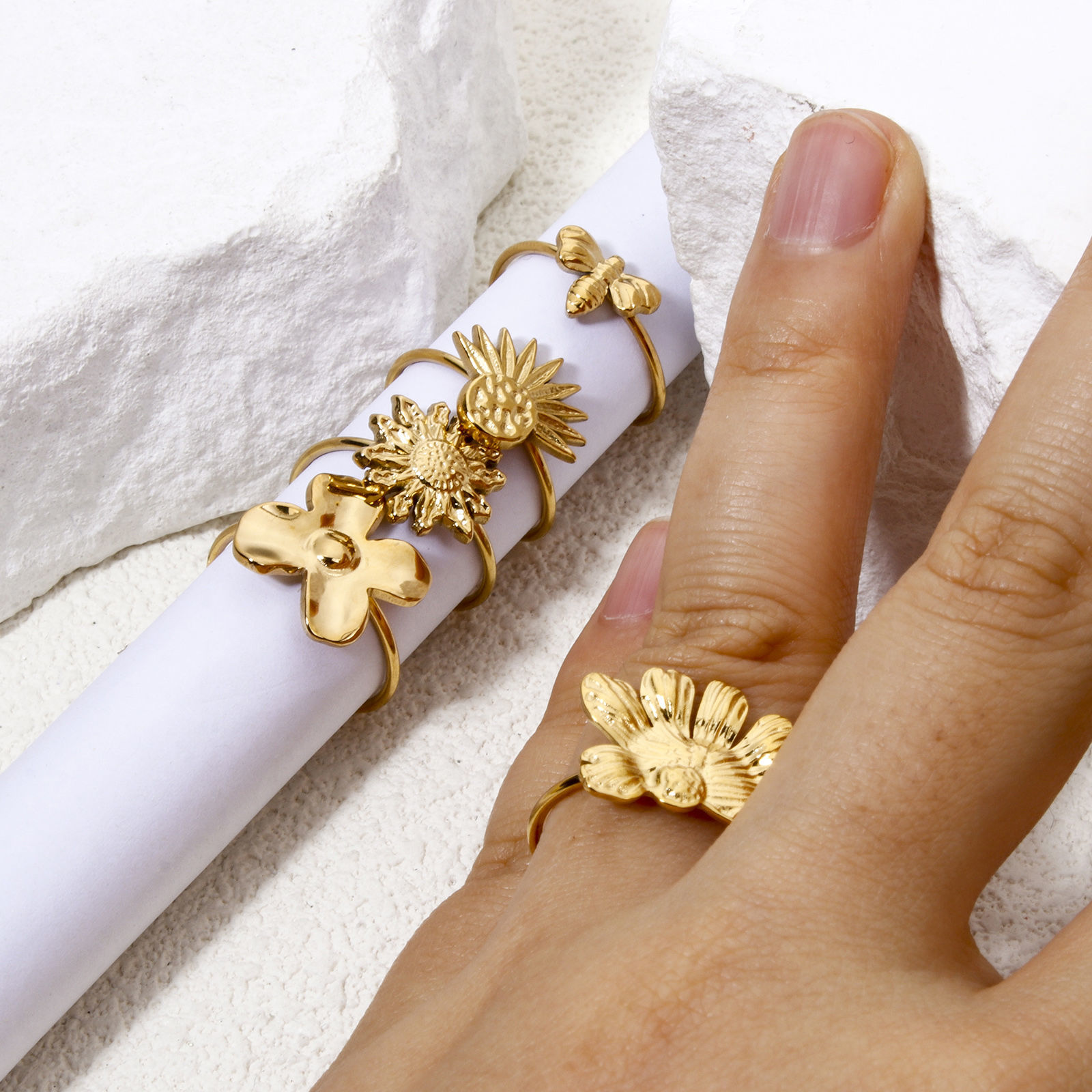 Изображение 1 ШТ вакуумное покрытие 304 Нержавеющая Сталь Открытые Регулируемые Кольца 18K позолоченный Цветок Листья 17.7мм(Американский Размер 7.5)