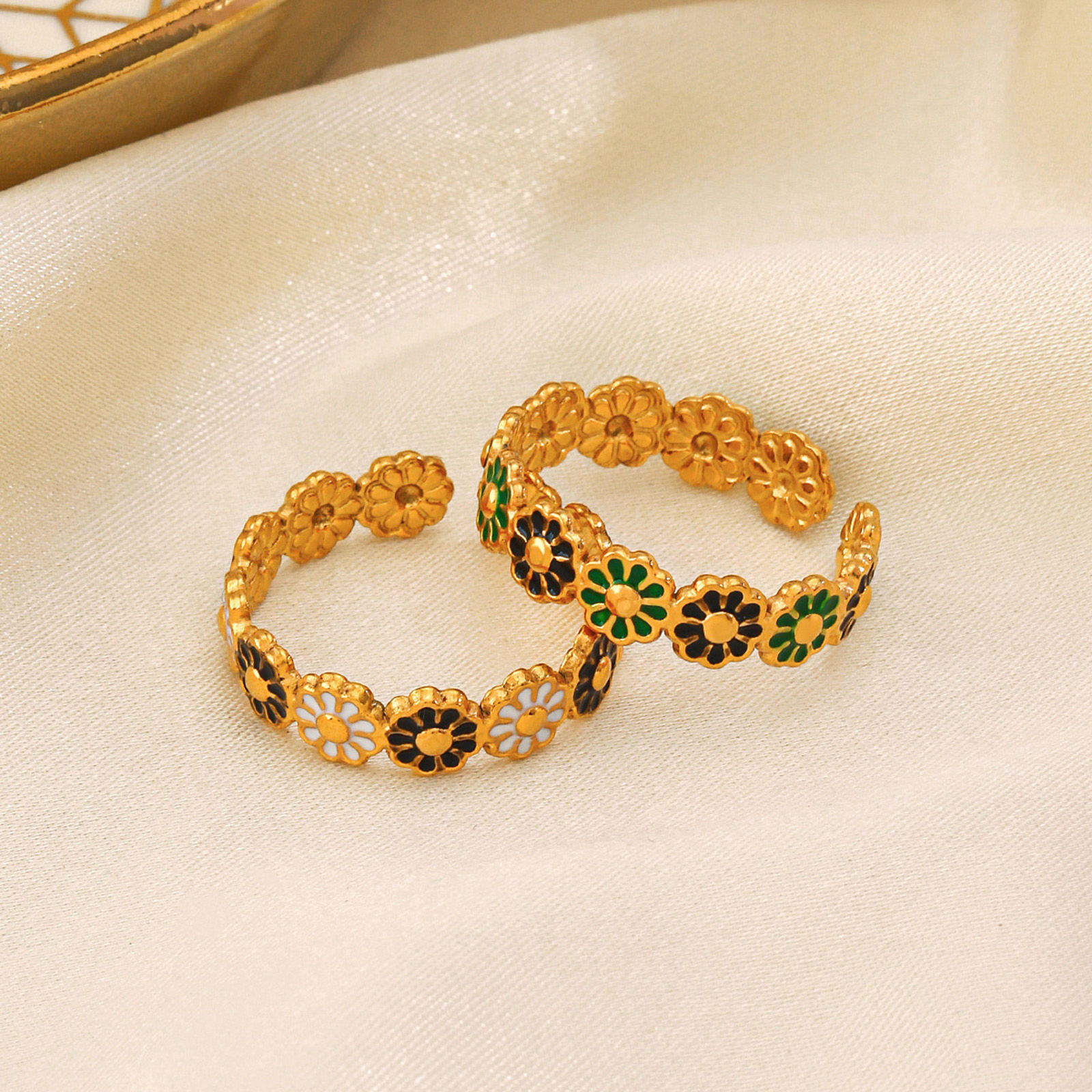 Изображение 1 ШТ вакуумное покрытие Натуральная пастырская Ретро 18K позолоченный Разноцветный 304 Нержавеющая Сталь Открытый Маргаритка С Эмалью Кольца Для женщин Партия