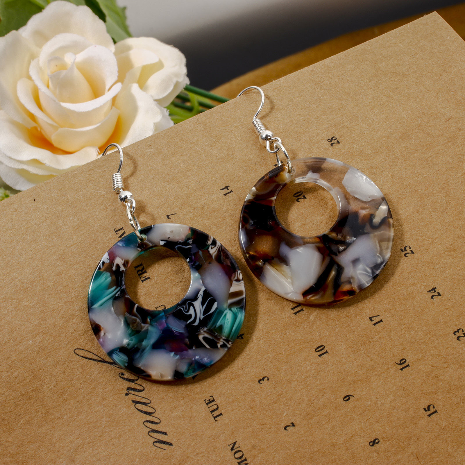 Изображение 5 ШТ Акриловые Серия уксусной кислоты Подвески Круглые Разноцветный ажурная резьба 3см диаметр