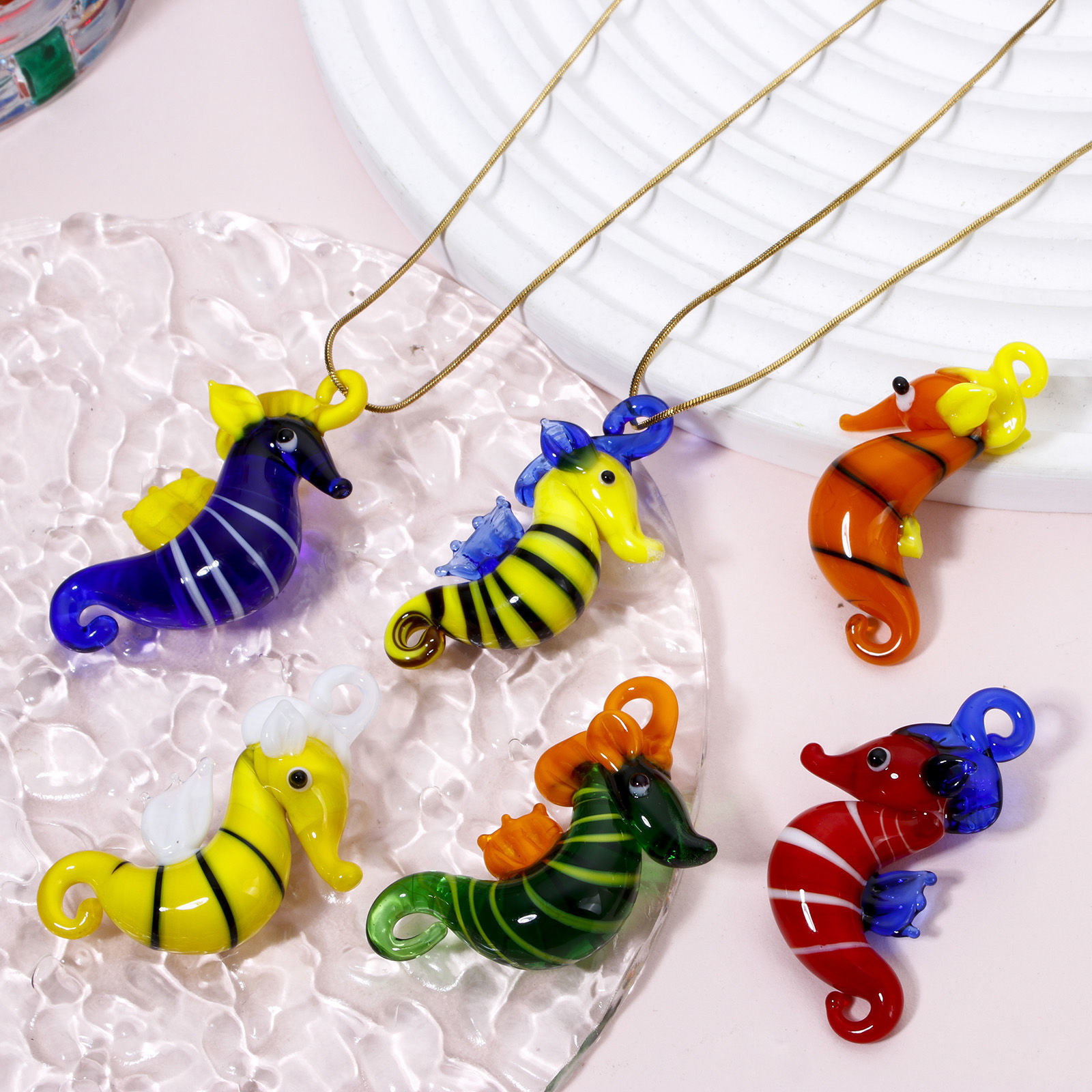 Изображение 1 ШТ Лэмпворк Морские Украшения Подвески " Морской конек " Разноцветный с узором “ С Полосами ” Трехмерный 4.2см x 3см