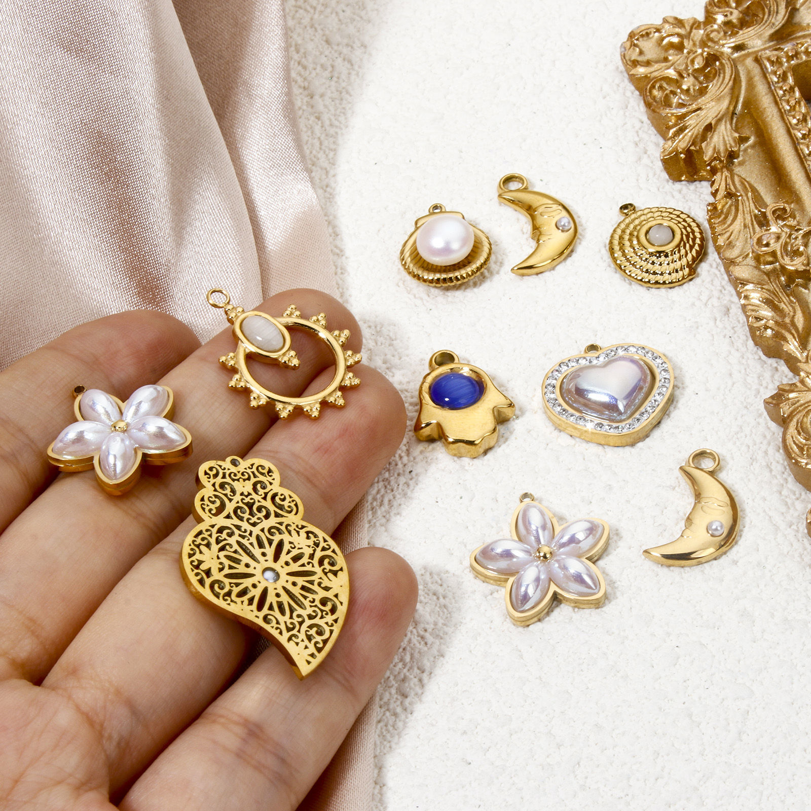 Picture of Vacuum Plating 304 Stainless Steel Style Of Royal Court Character Charms Gold Plated Heart Filigree Shell Imitation Pearl
