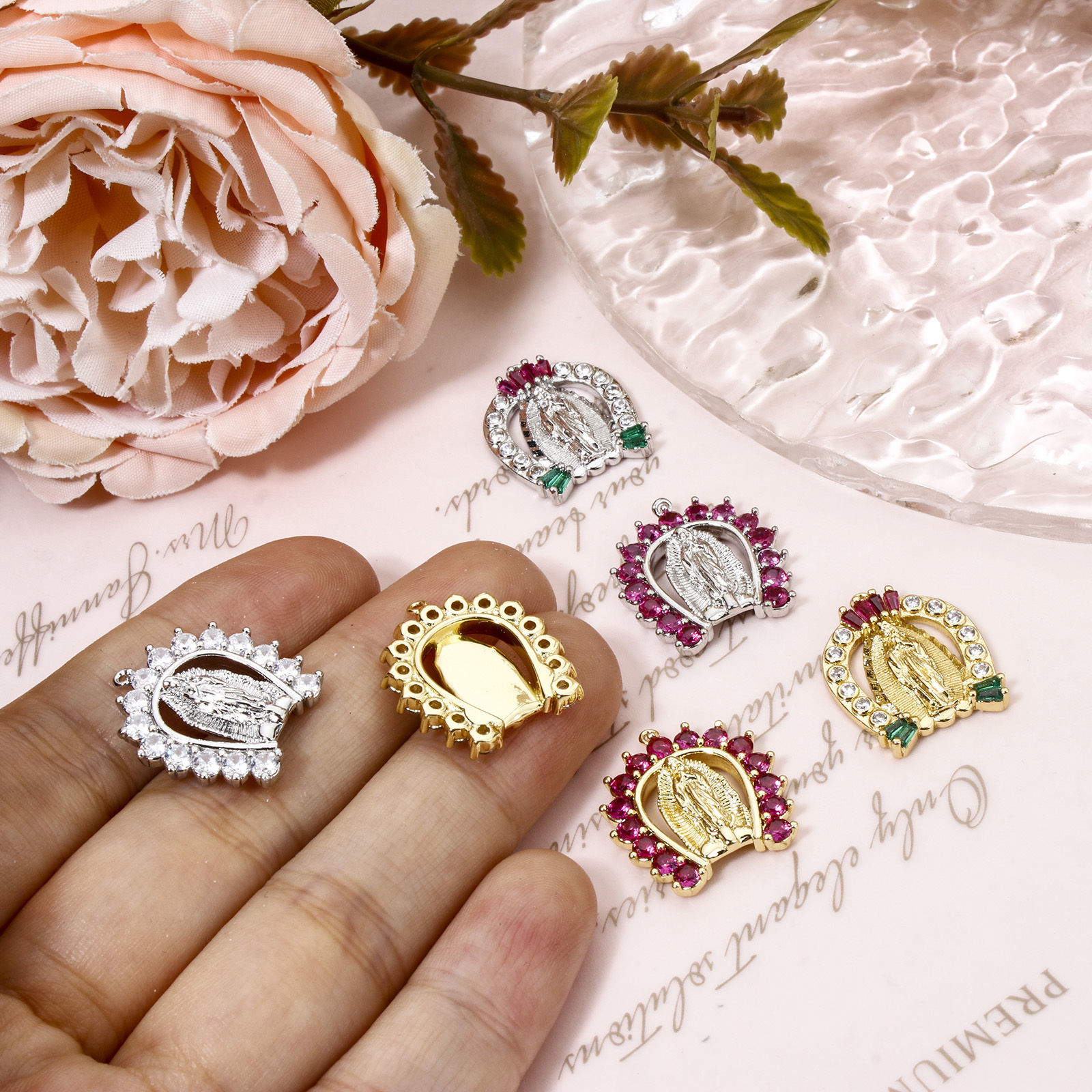 Image de 1 Pièce Breloques en Laiton Arc Sainte Vierge Marie Micro Pave à Zircone Cubique Multicolore