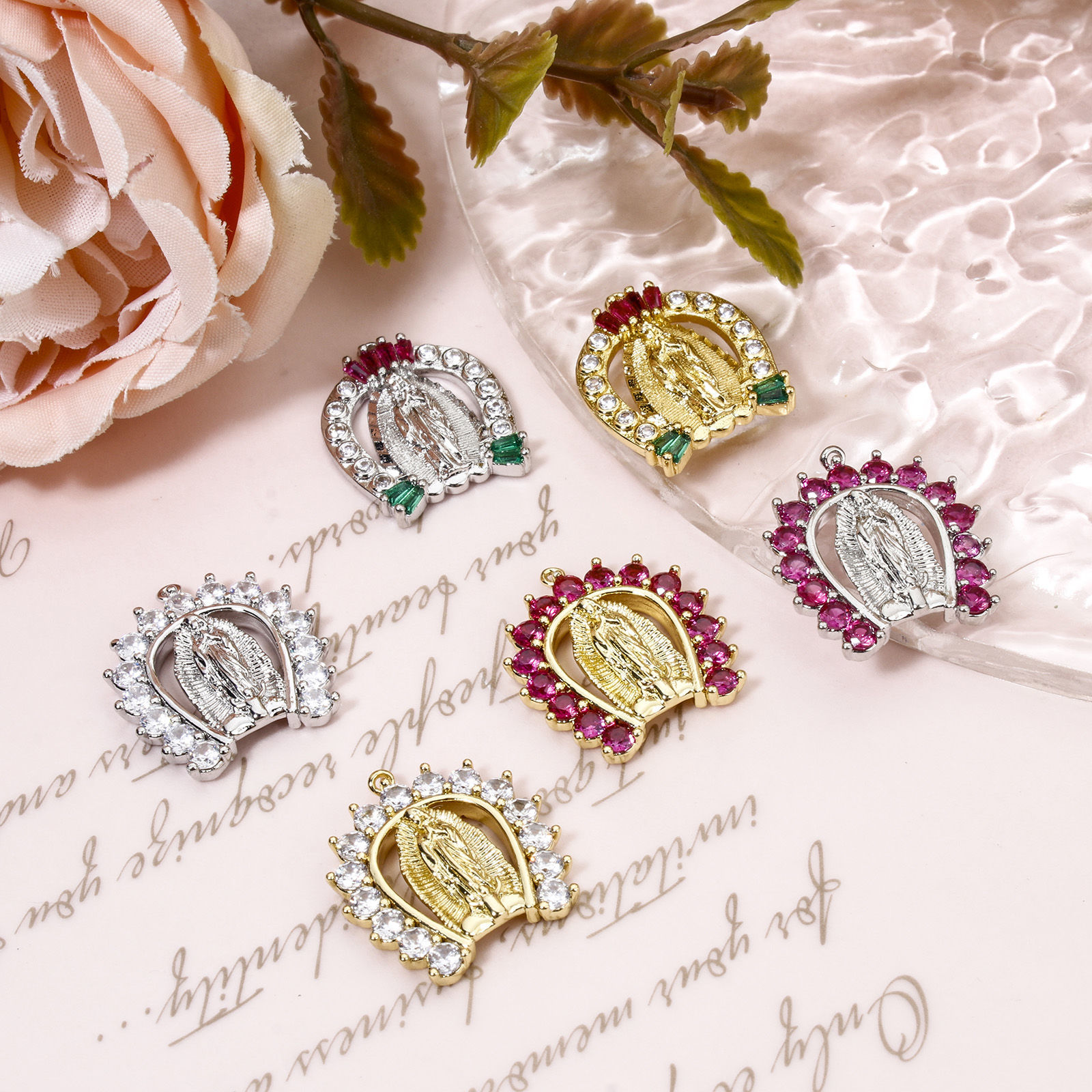Image de 1 Pièce Breloques en Laiton Arc Sainte Vierge Marie Micro Pave à Zircone Cubique Multicolore