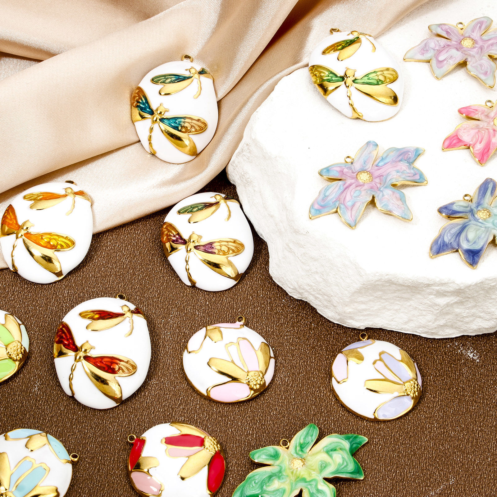 Picture of Eco-friendly Vacuum Plating 304 Stainless Steel Flora Collection Pendants Gold Plated Enamel