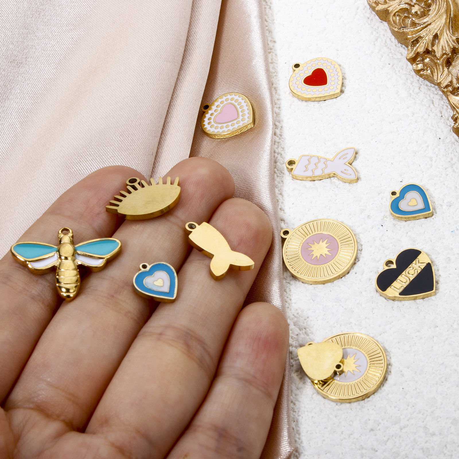 Picture of Eco-friendly Vacuum Plating 304 Stainless Steel Charmes Gold Plated Heart Bee Enamel