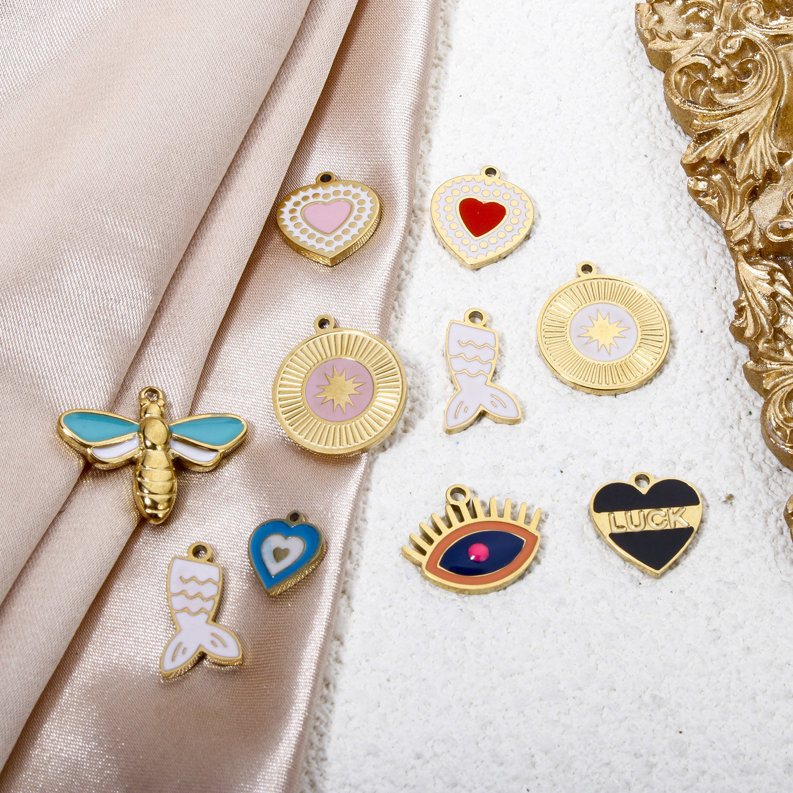 Picture of Eco-friendly Vacuum Plating 304 Stainless Steel Charmes Gold Plated Heart Bee Enamel