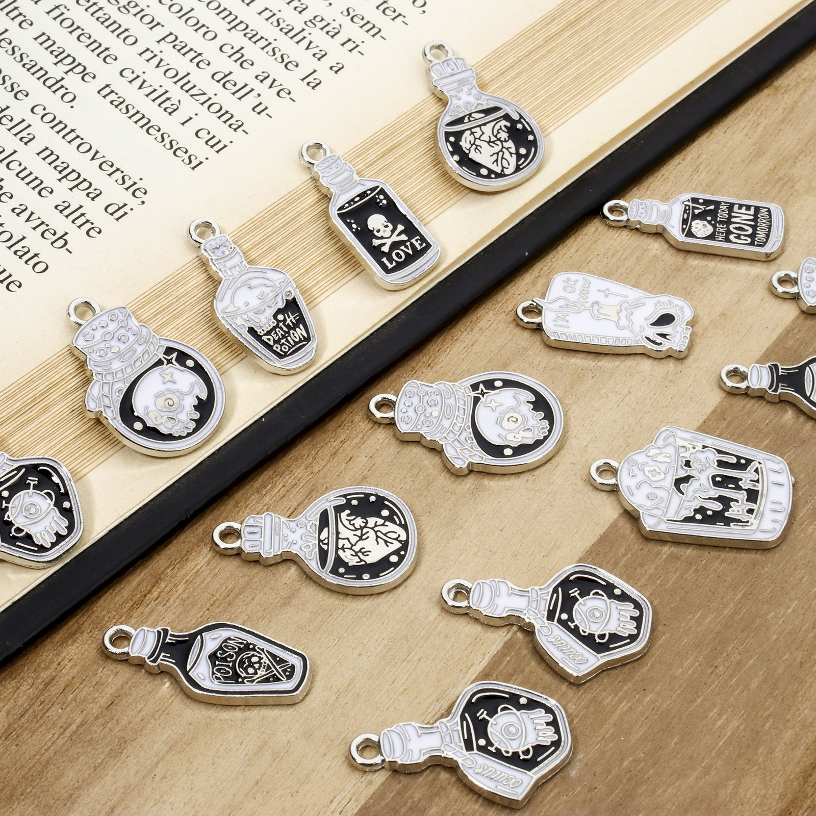 Picture of Zinc Based Alloy Halloween Charms Silver Tone Black & White Skull Enamel