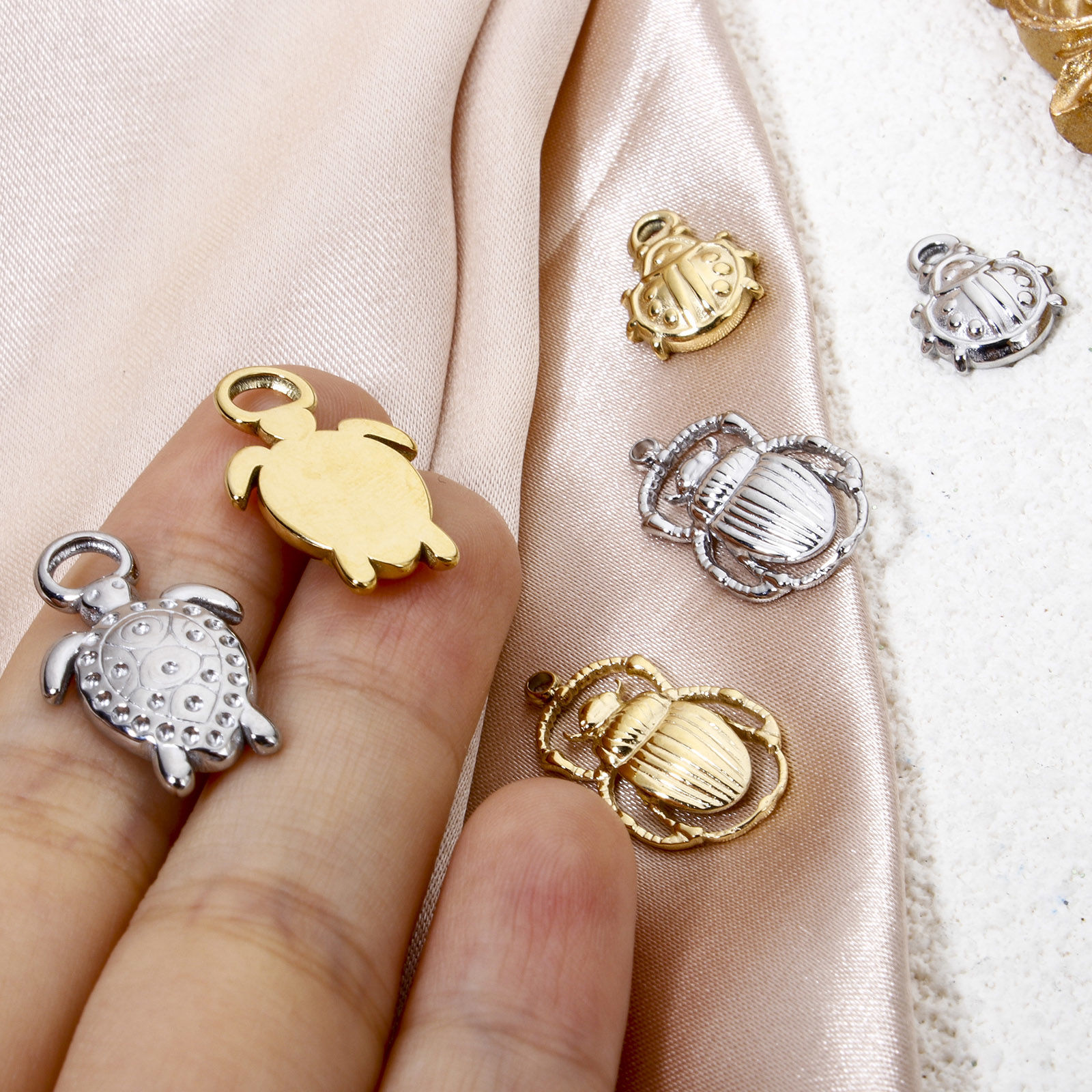 Изображение 1 ШТ Экологически чистое вакуумное покрытие 304 Нержавеющая Сталь Подвески Морская Черепаха Разноцветный Божья коровка