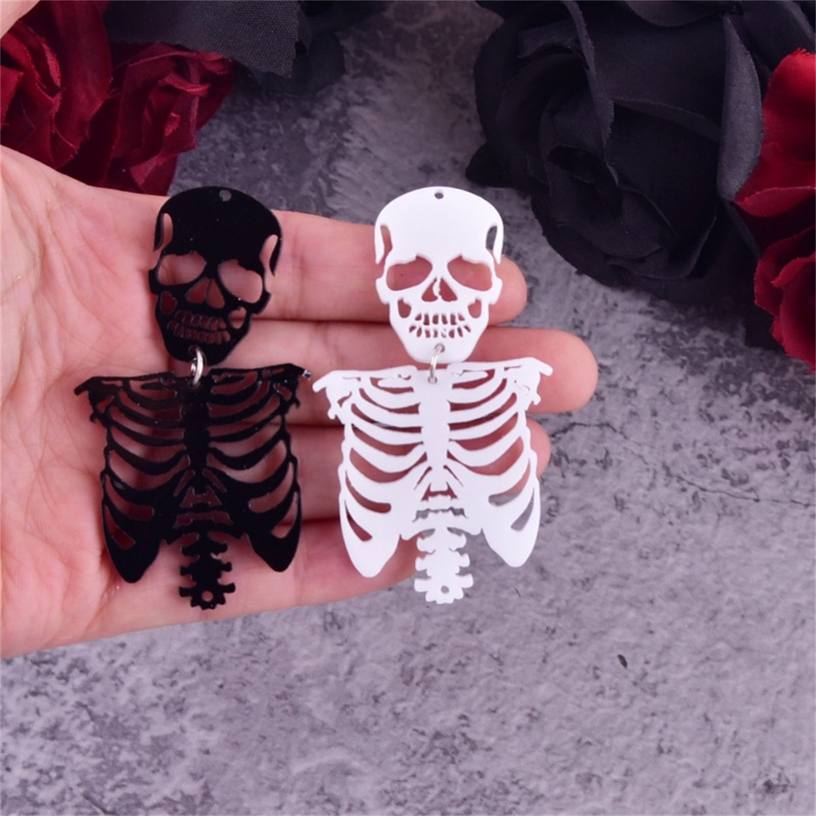 Imagen de 5 Unidades Acrílico Halloween Colgantes Cráneo Multicolor Hueco 6.7cm x 3.8cm