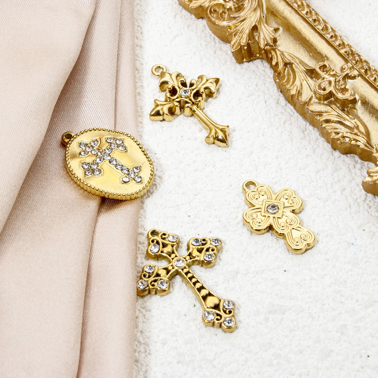Picture of Eco-friendly Vacuum Plating 304 Stainless Steel Religious Charms Gold Plated Cross Clear Rhinestone