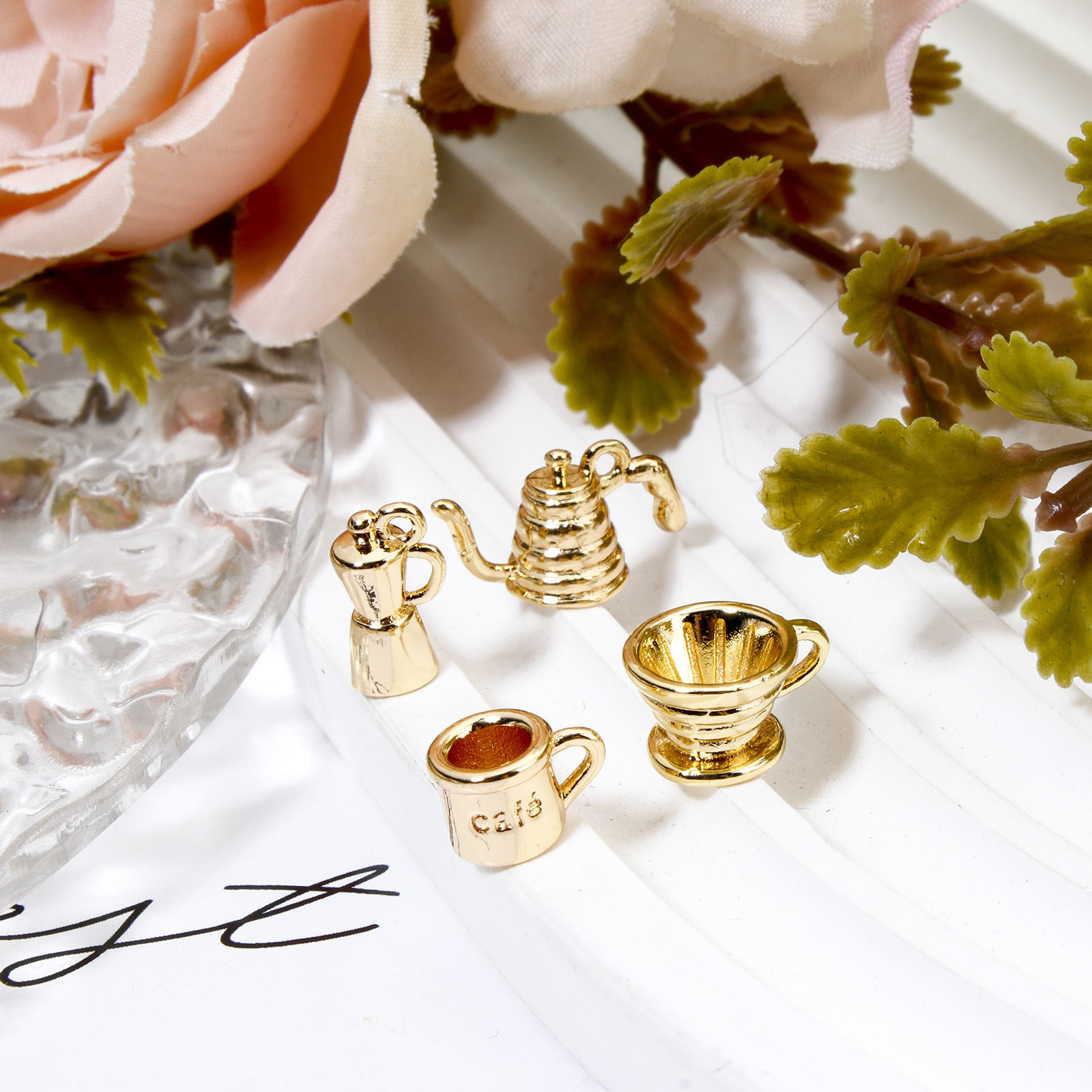 Image de 2 Pcs Breloques en Laiton Plaqué Or 18K Vaisselles 3D