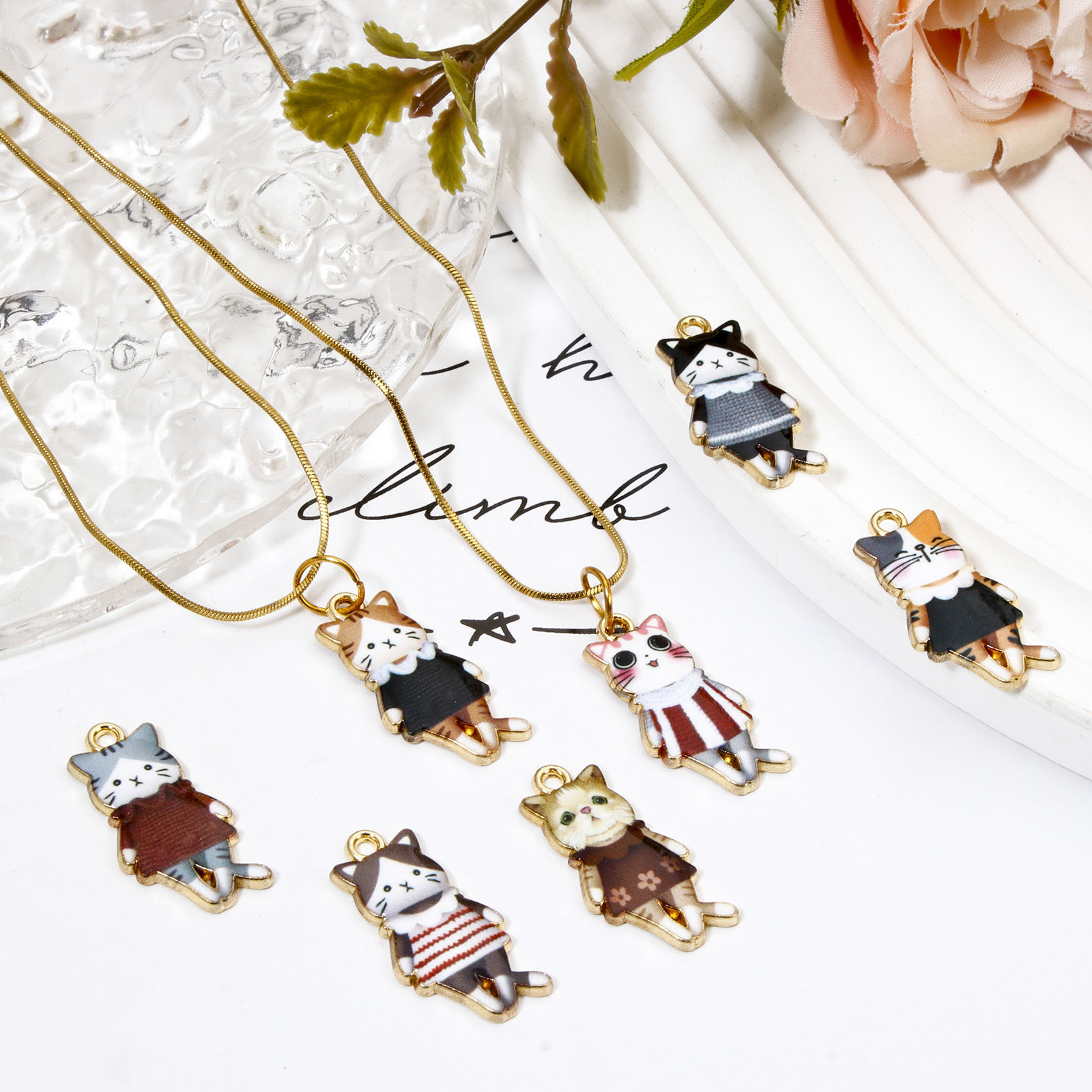 Imagen de 10 Unidades Zamak Colgantes Chapado en Oro Multicolor Gato Falda Esmalte 25mm x 12mm