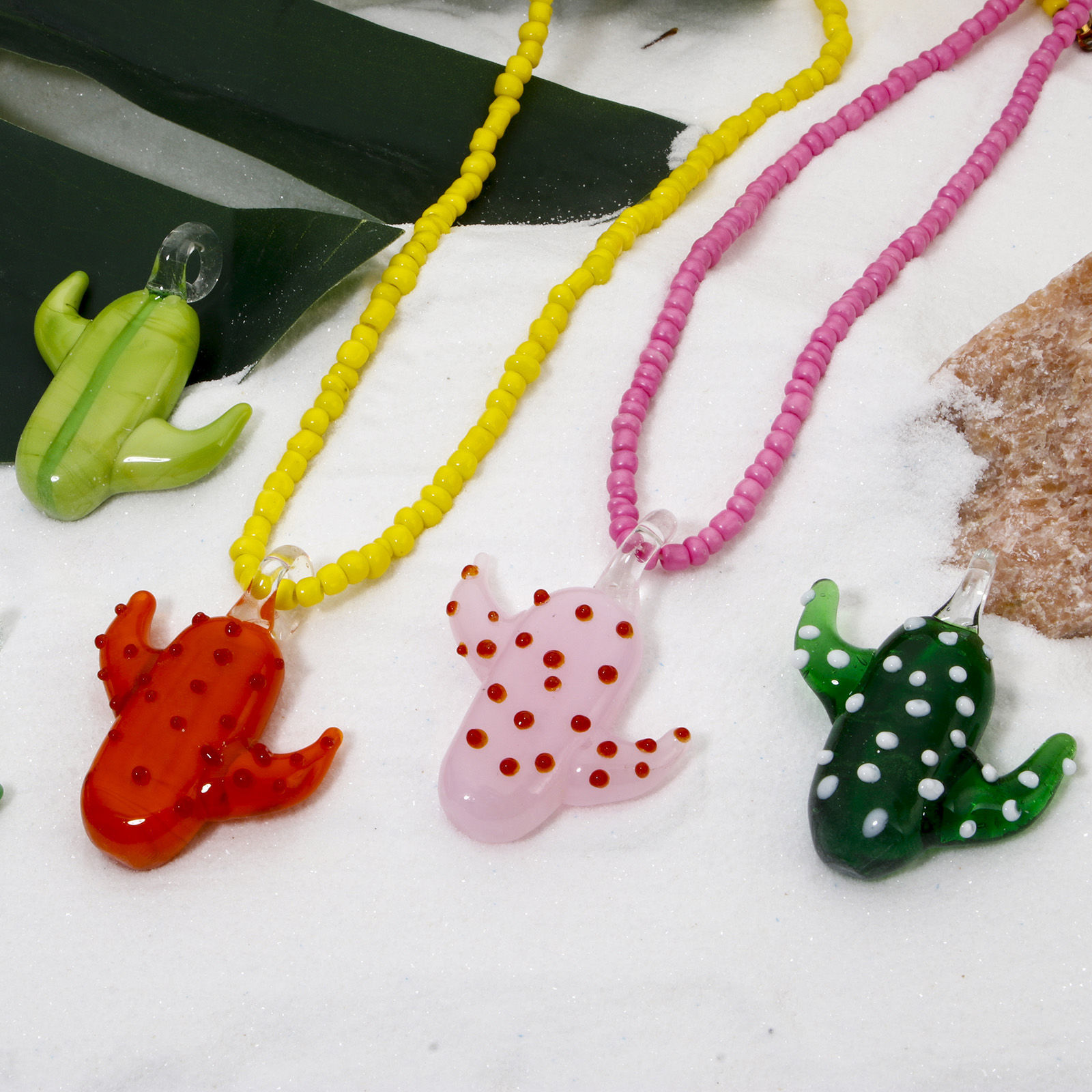 Imagen de 1 Unidad Vidrio Murano Colección Flora de Colgantes Cactus , Multicolor 3.8cm x 3cm