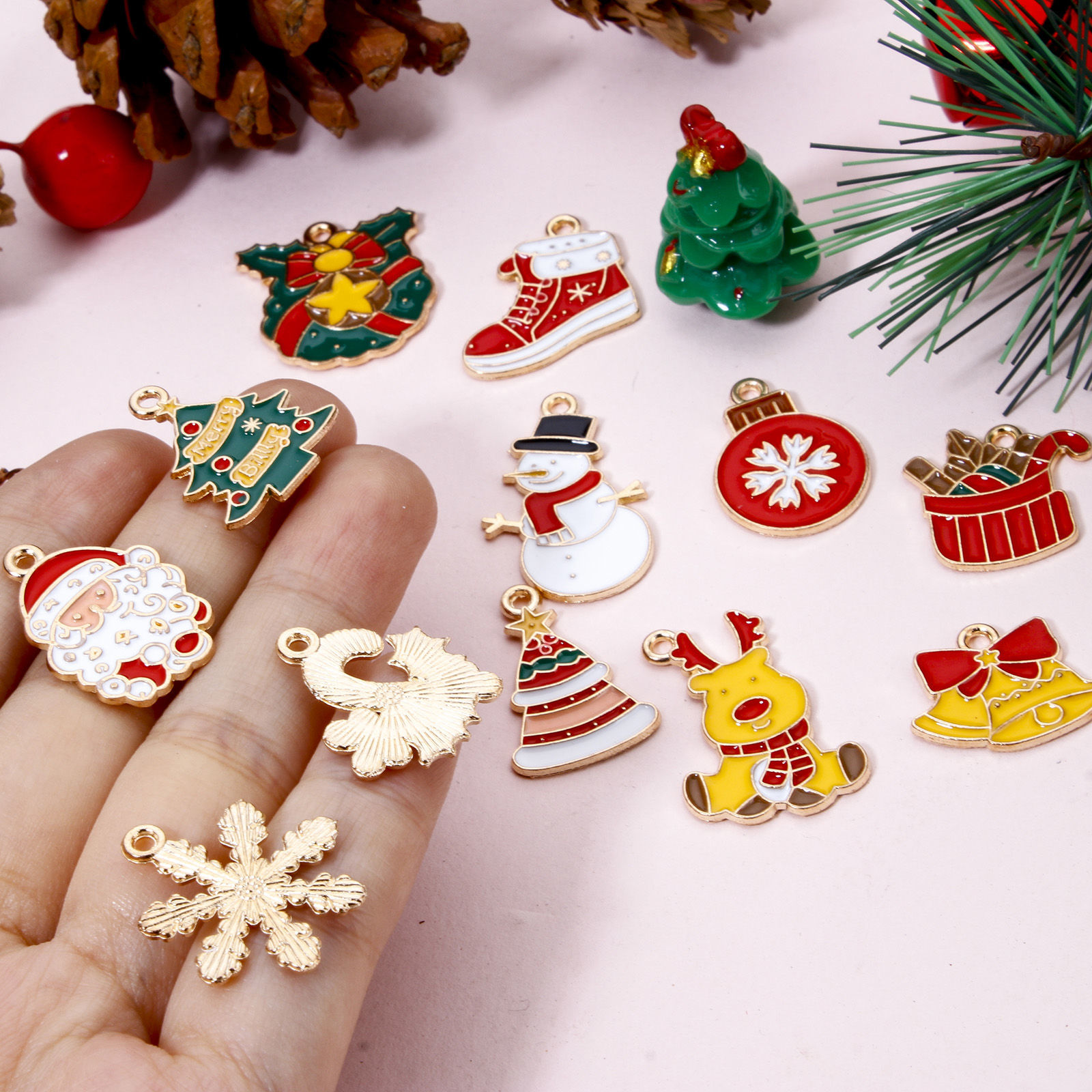 Imagen de 20 Unidades Zamak Navidad Colgantes Chapado en Oro Multicolor Esmalte
