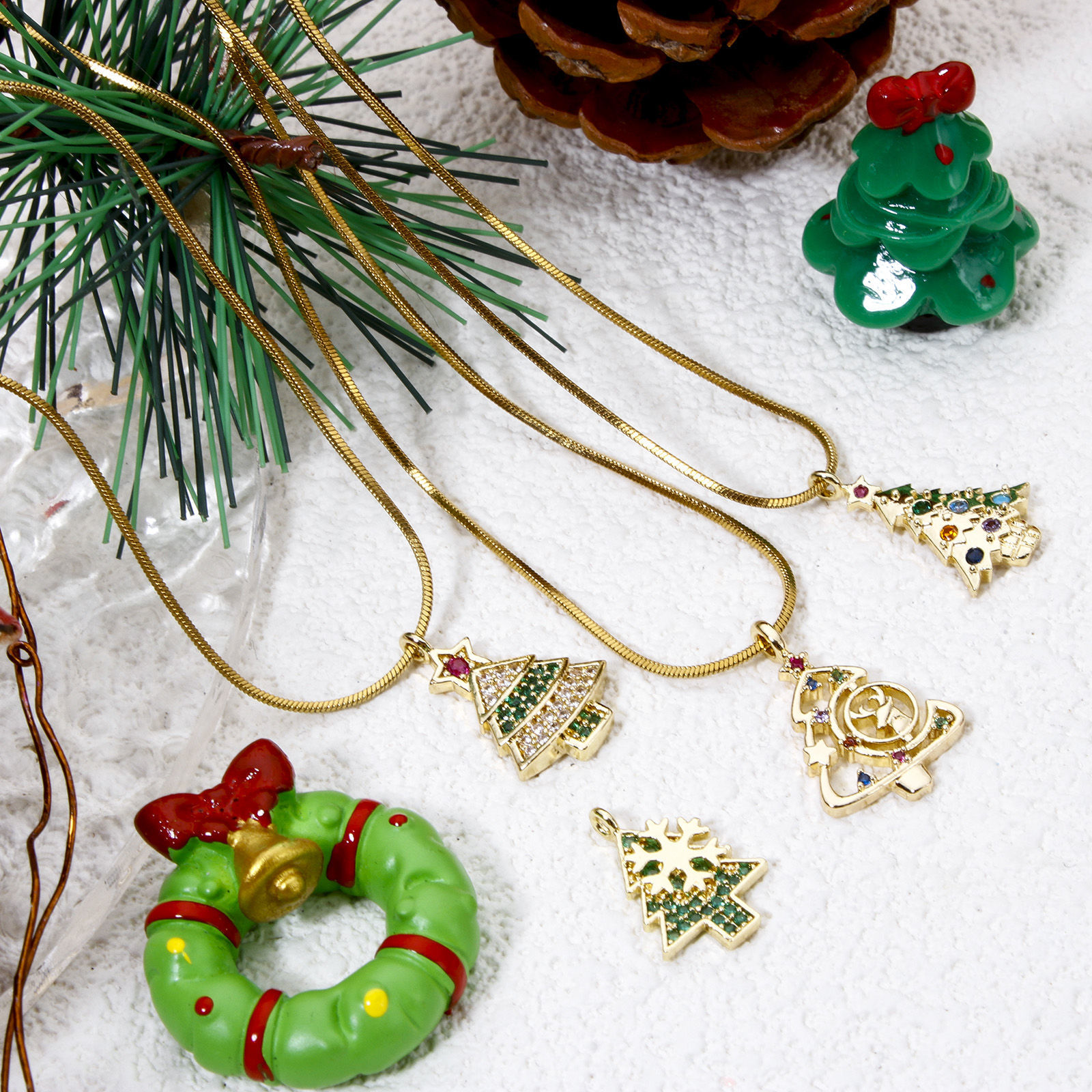 Imagen de 1 Unidad Latón Navidad Colgantes Árbol de Navidad Chapado en Oro de 18K Micro Pave