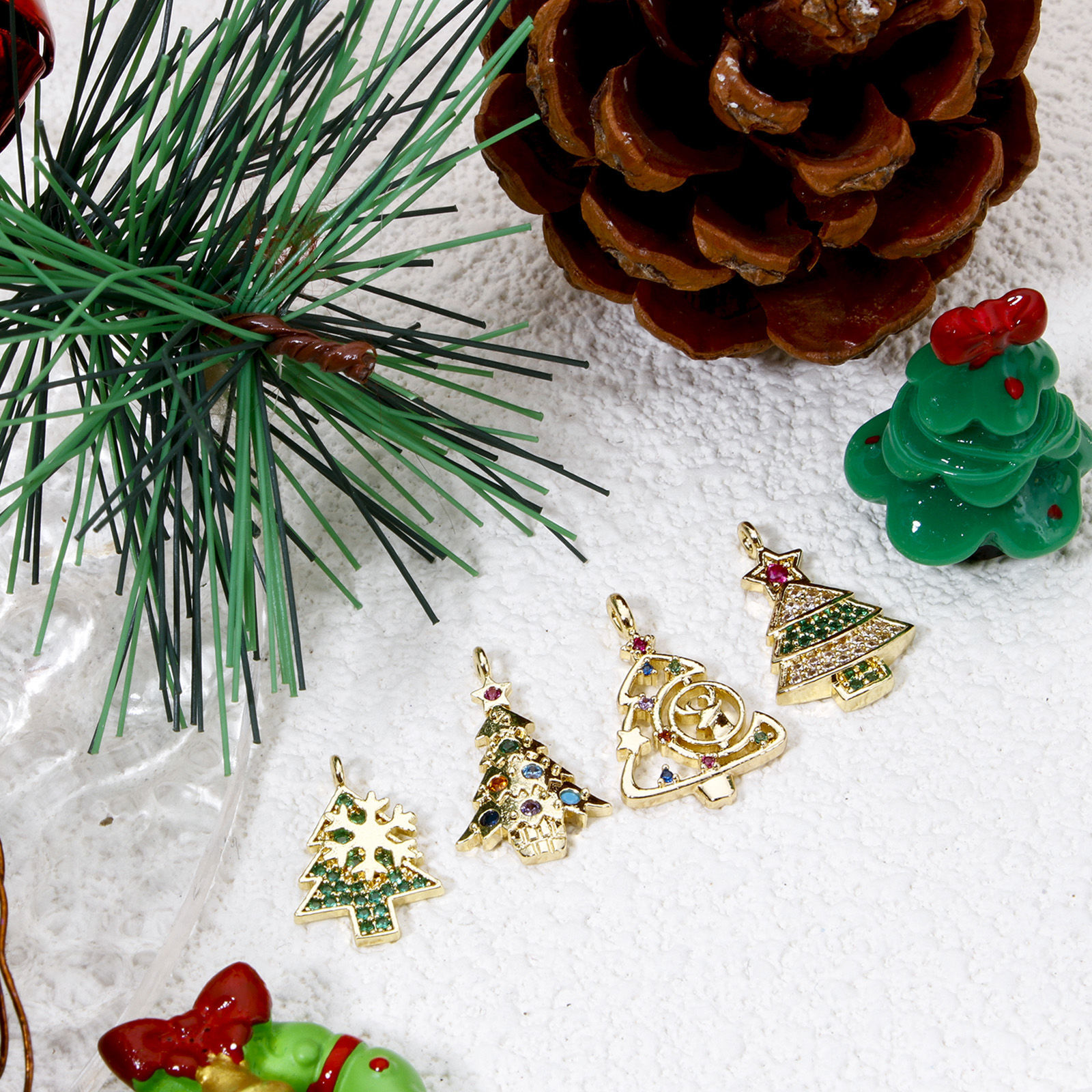 Imagen de 1 Unidad Latón Navidad Colgantes Árbol de Navidad Chapado en Oro de 18K Micro Pave