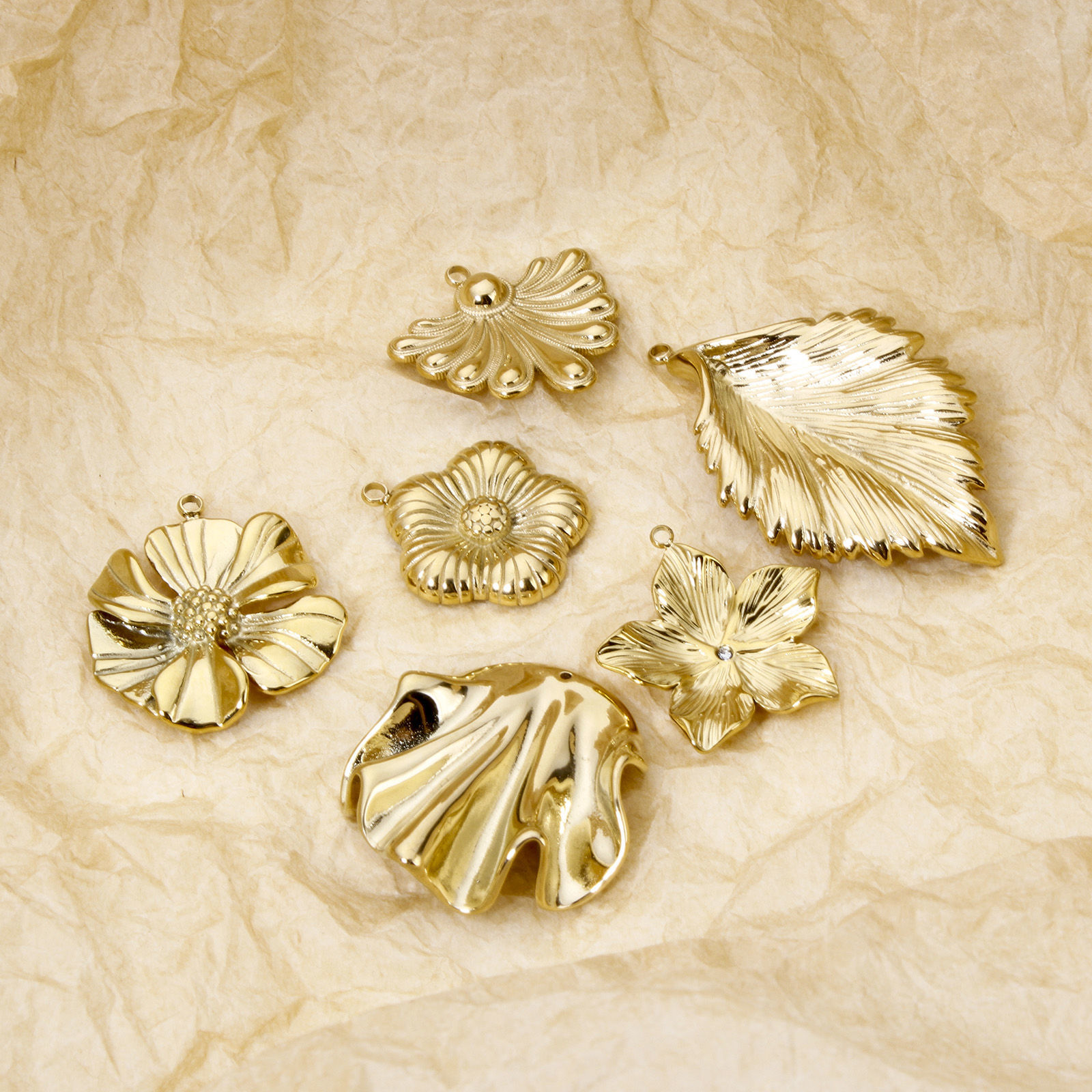 Picture of Eco-friendly Vacuum Plating 304 Stainless Steel Flora Collection Charms 14K Real Gold Plated Flower Leaf
