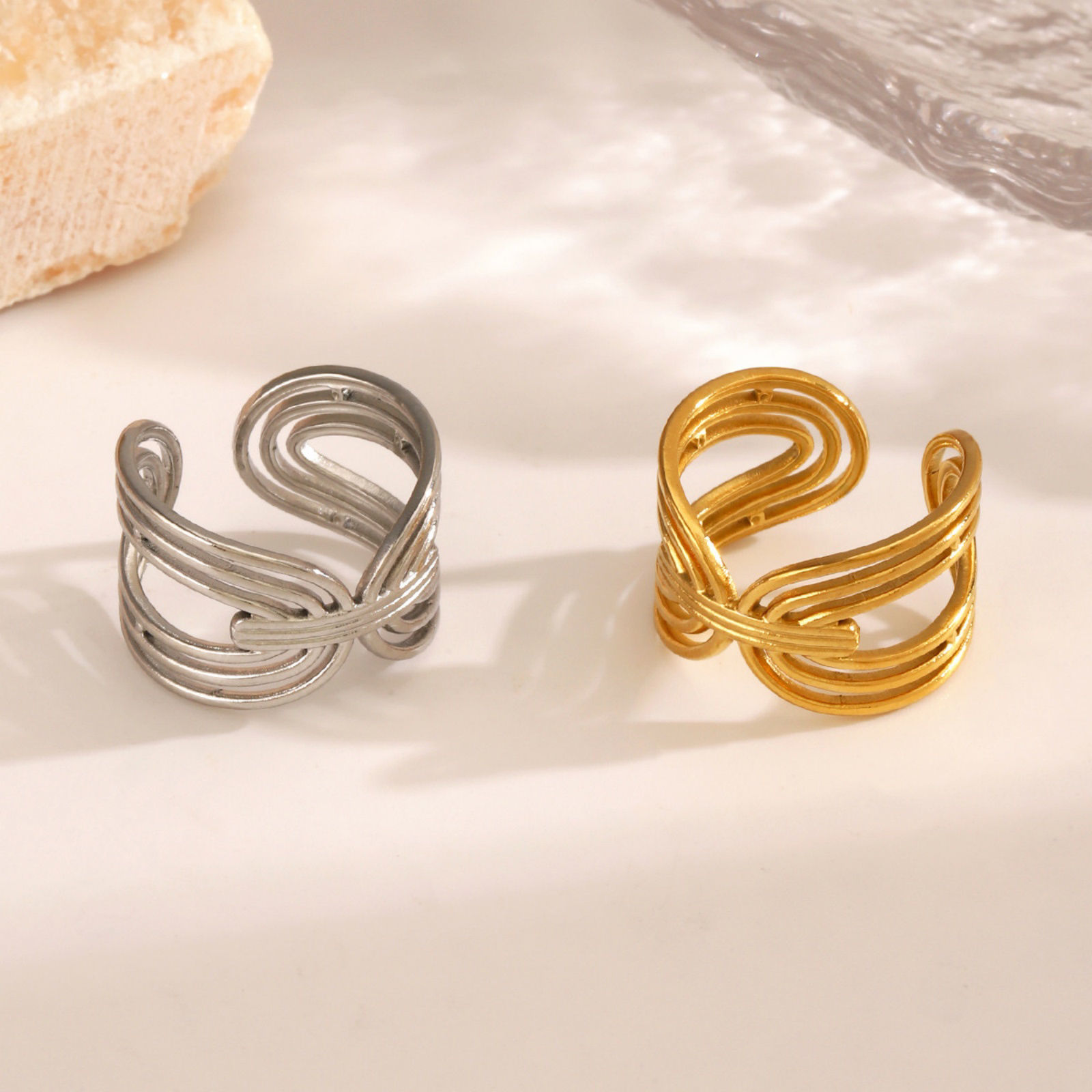 Изображение 2 ШТ Стильный Простой Разноцветный 304 Нержавеющая Сталь Открытый С Полосами ажурная резьба Кольца Для женщин 17мм x 14мм