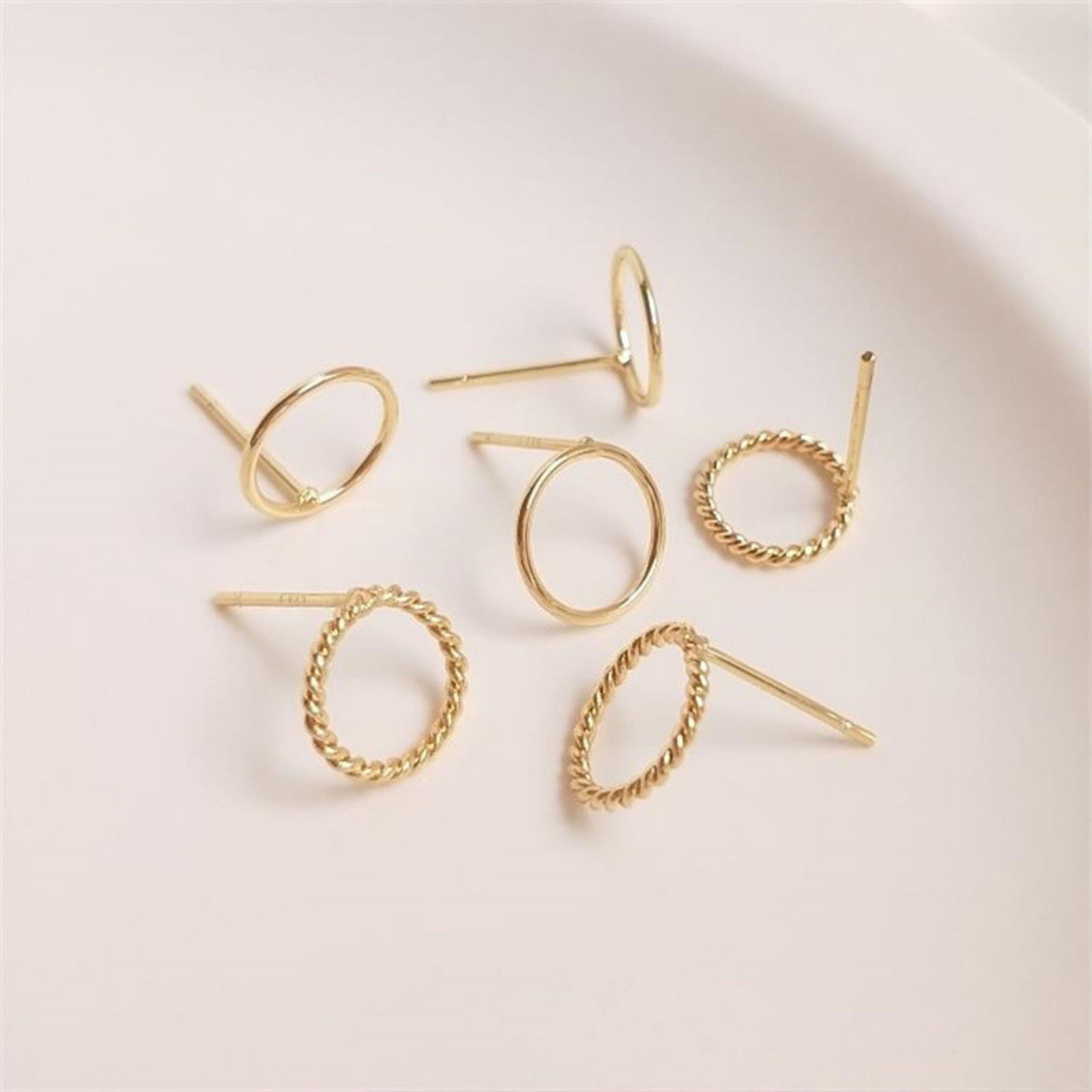 Изображение 1 Пара Экологичный Латунь Серьги Шпильки 14K настоящее золото с покрытием Кольцо 10мм диаметр.