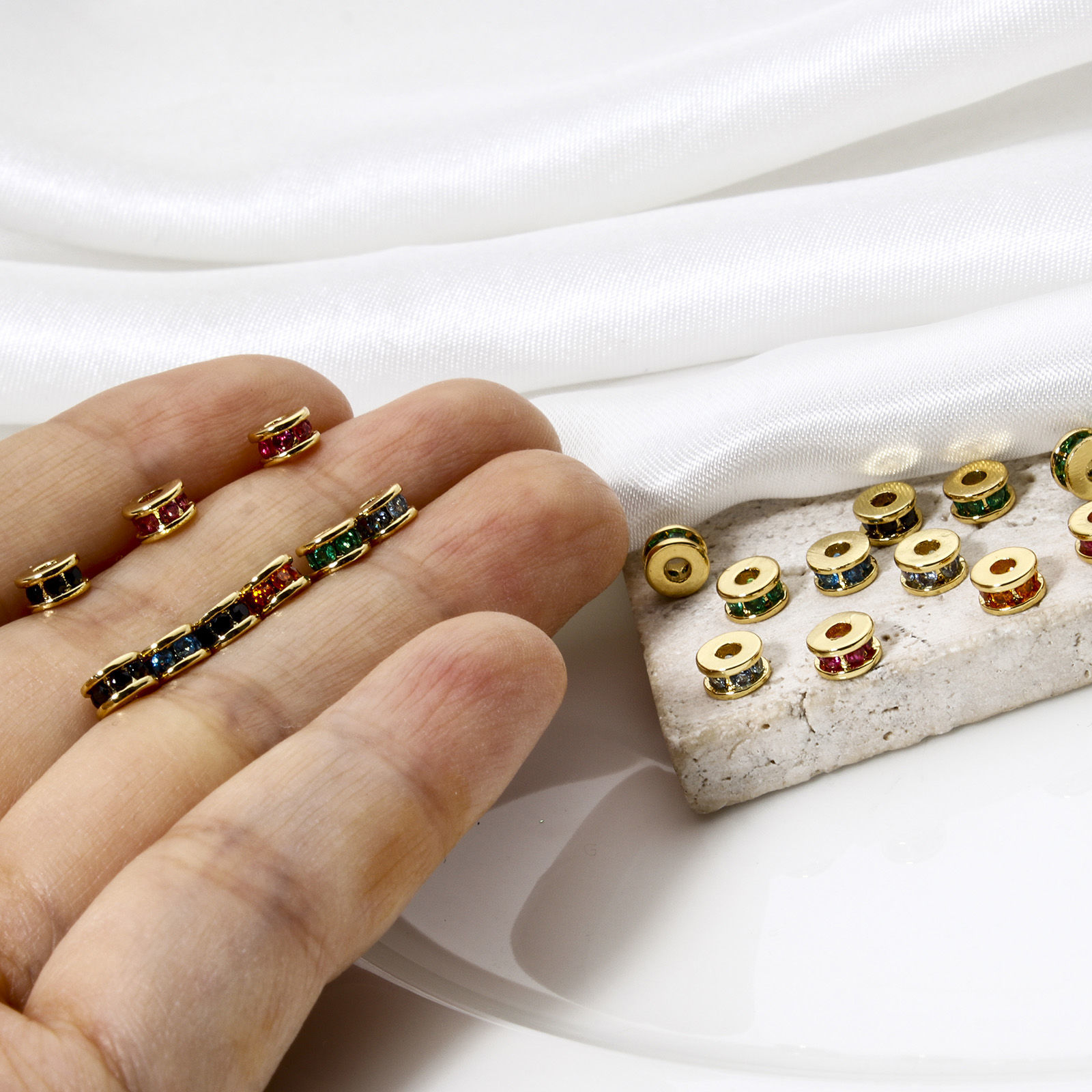 2 個 エコフレンドリー 真鍮 スペーサービーズ ブレスレット・ジュエリー DIY 手作り ハンドメイド ジュエリー アクセサリーを作る 18Kリアルゴールドメッキ フラットラウンド 多色キュービックジルコニア 約 5mm 直径、 穴：約 1.8mm、 の画像