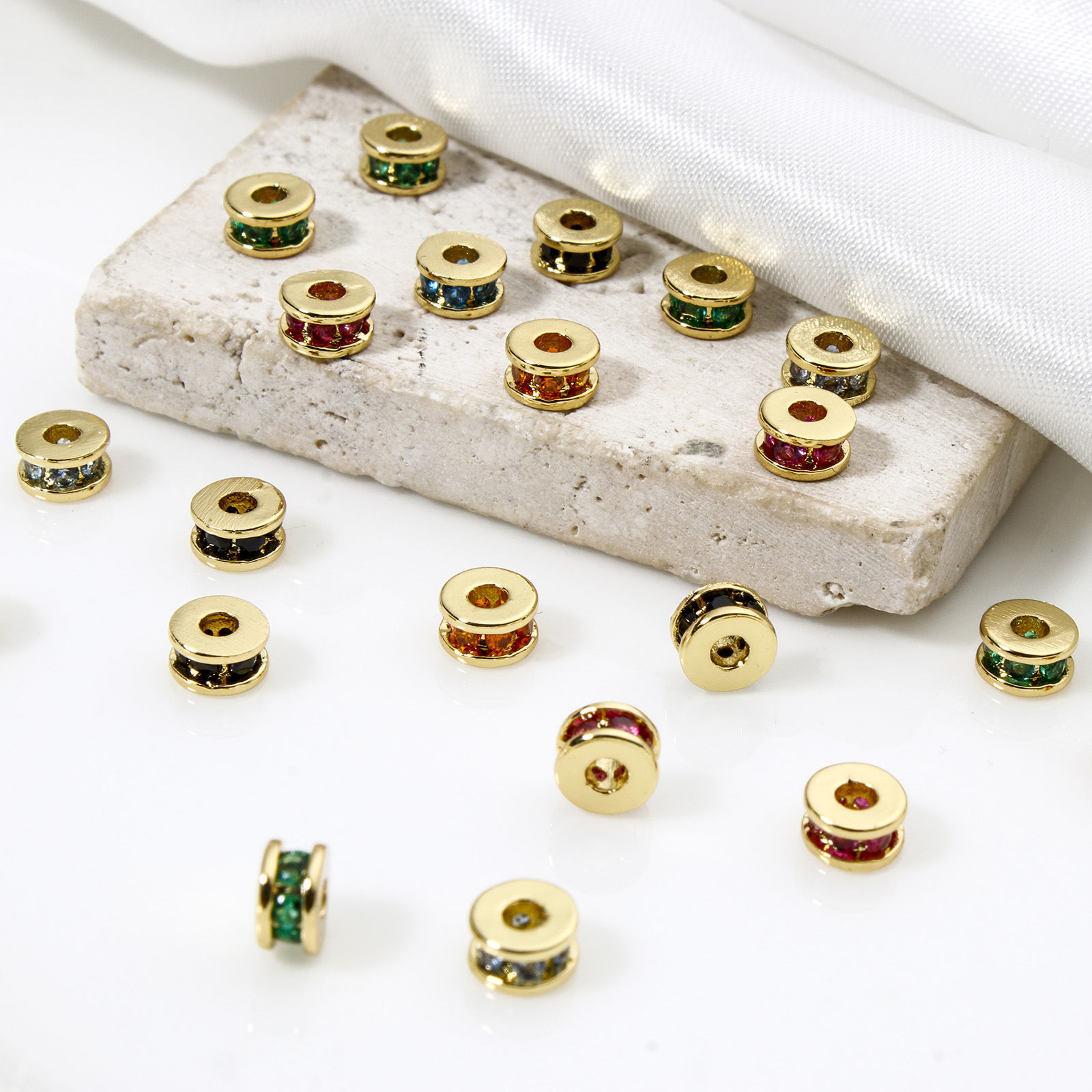 2 個 エコフレンドリー 真鍮 スペーサービーズ ブレスレット・ジュエリー DIY 手作り ハンドメイド ジュエリー アクセサリーを作る 18Kリアルゴールドメッキ フラットラウンド 多色キュービックジルコニア 約 5mm 直径、 穴：約 1.8mm、 の画像