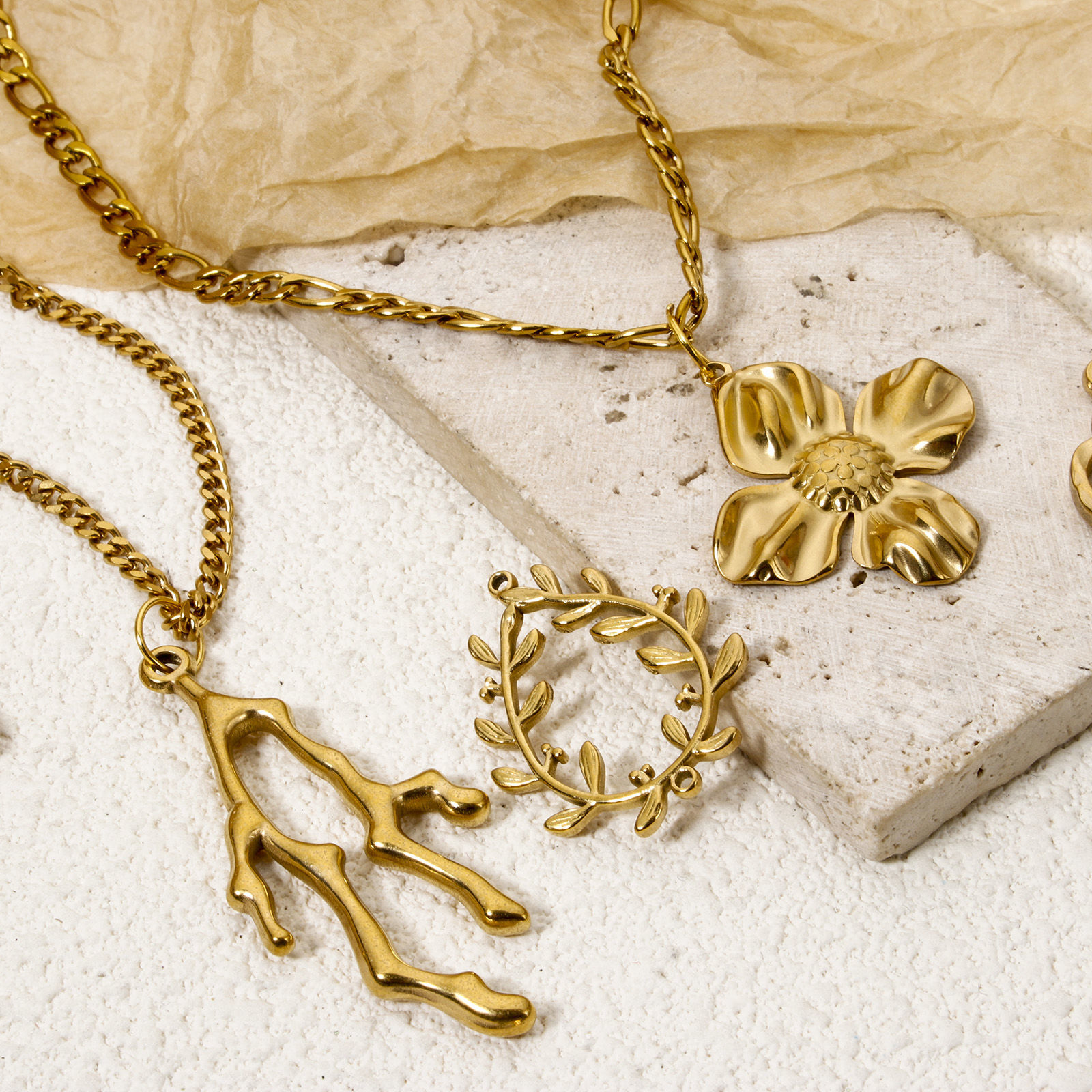 Picture of Eco-friendly Vacuum Plating 304 Stainless Steel Flora Collection Charms 18K Real Gold Plated Flower Leaf