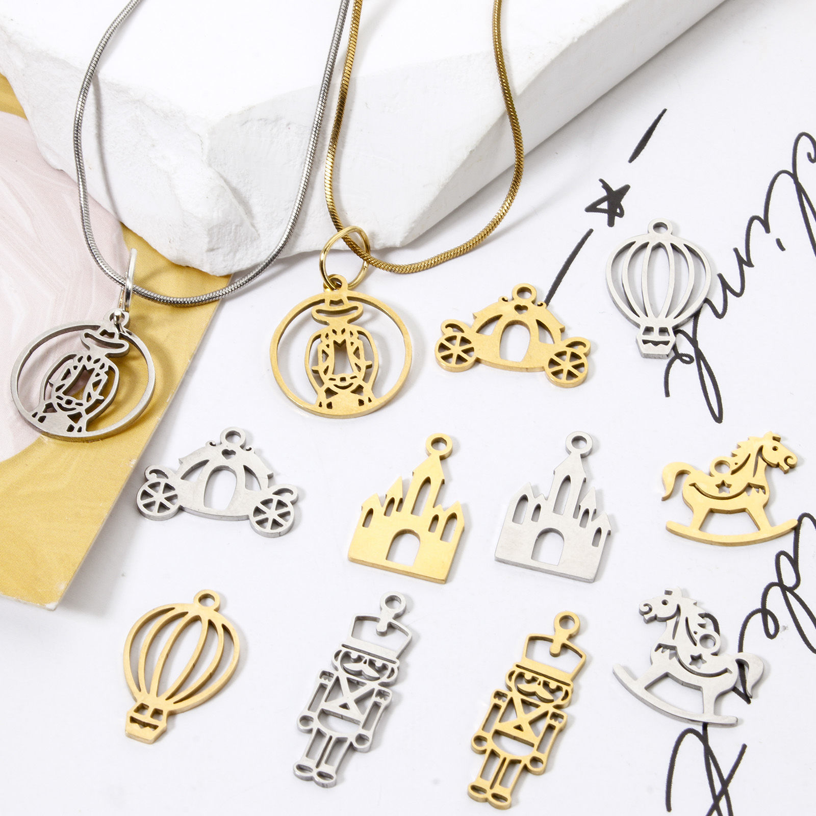 Bild von 304 Edelstahl Märchen Kollektion Charms Heissluftballon Holzpferd Hohl