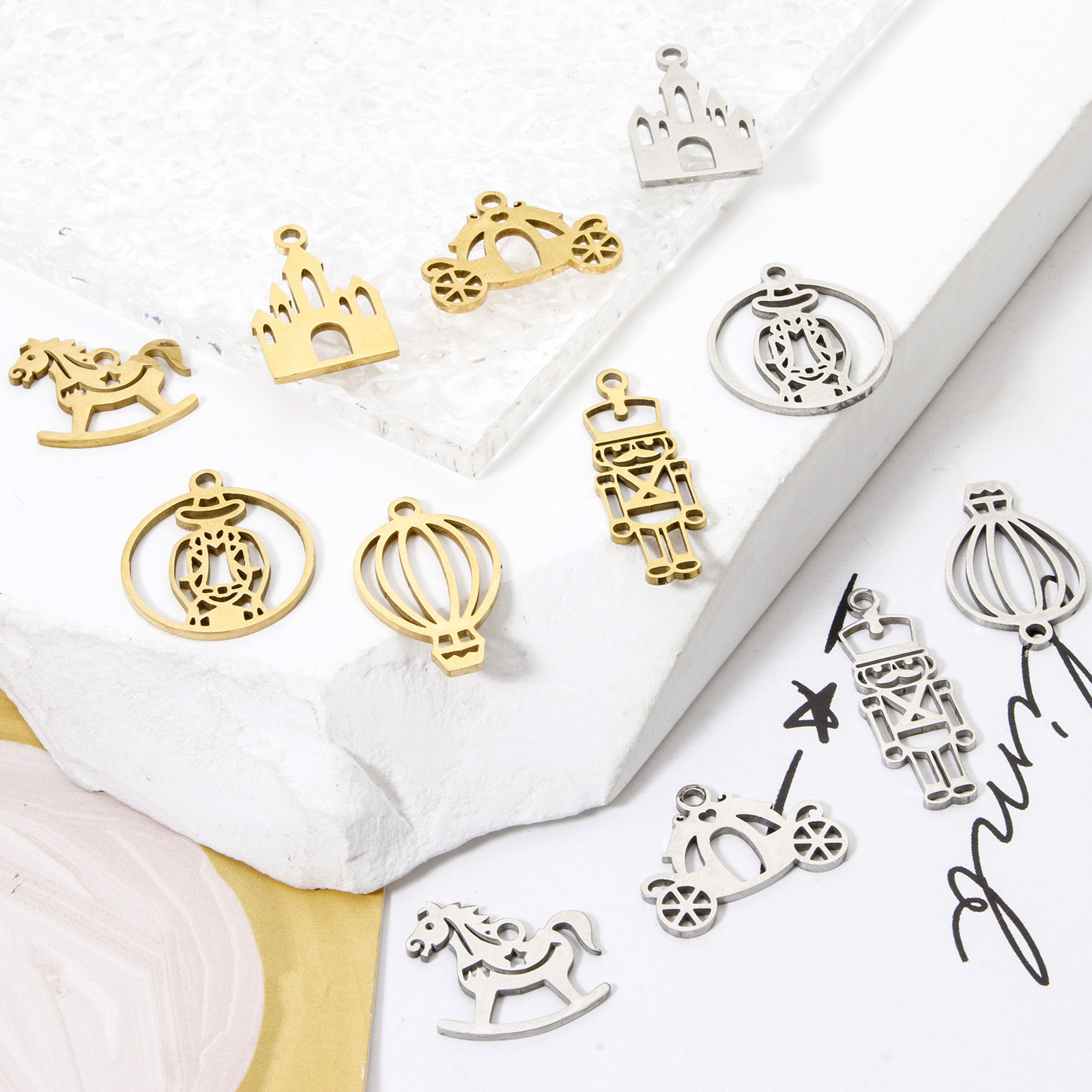 Bild von 304 Edelstahl Märchen Kollektion Charms Heissluftballon Holzpferd Hohl