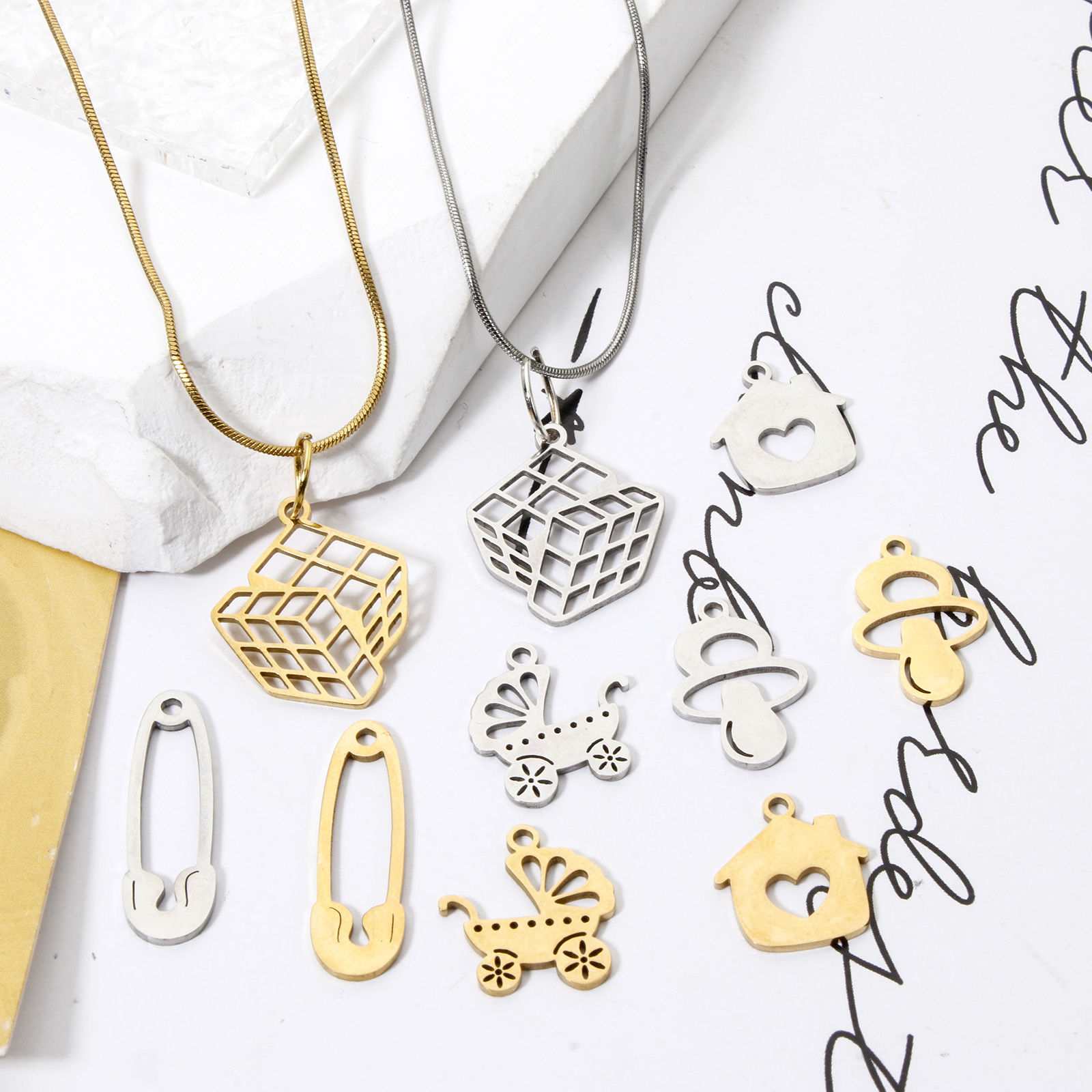 3 個 304ステンレス鋼 チャーム ルービックキューブ マジックキューブ チクビ 透かし の画像