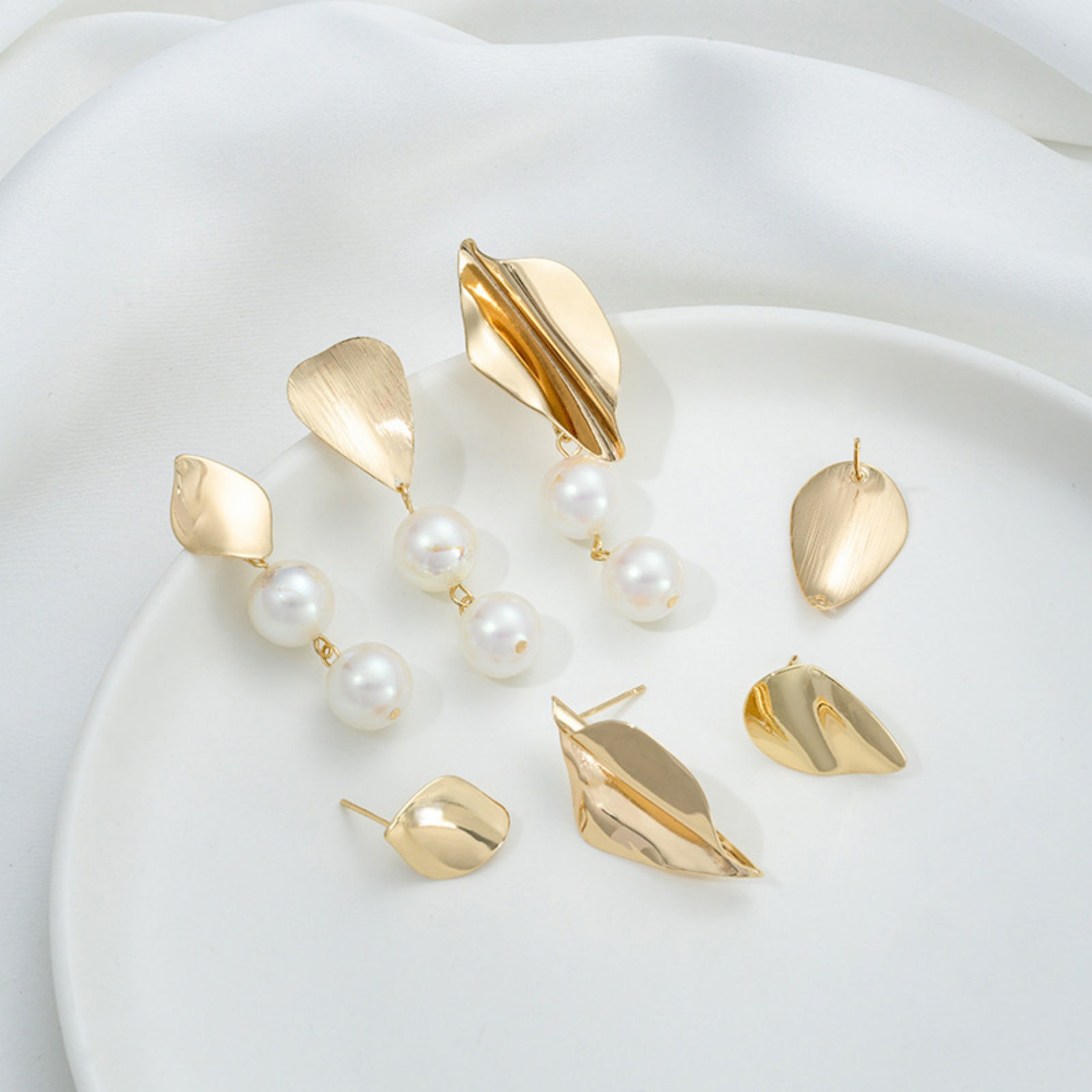 Picture of Brass Ear Post Stud Earring For DIY Jewelry Making Accessories 14K Real Gold Plated Leaf With Loop
