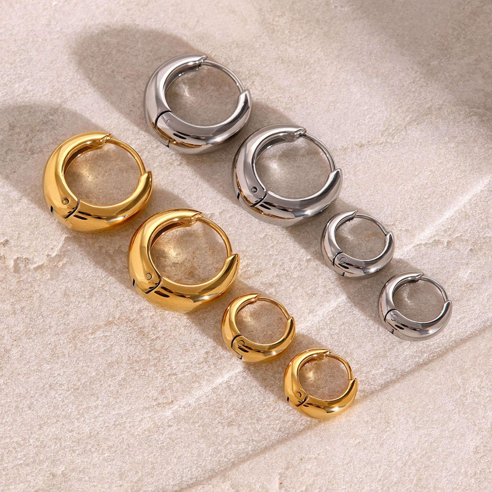 Imagen de 1 Par Estilo Ins Sencillo Multicolor Acero Inoxidable Forma de C Llana Aretes de Aro Para Mujeres